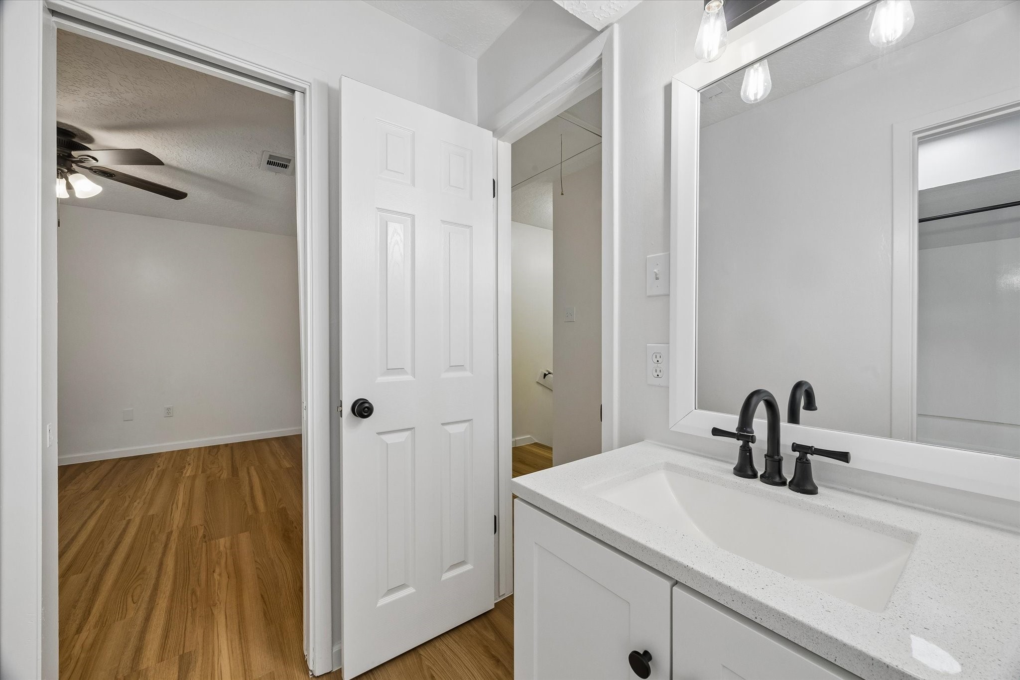 1600 Hazelwood B Property Photo 15