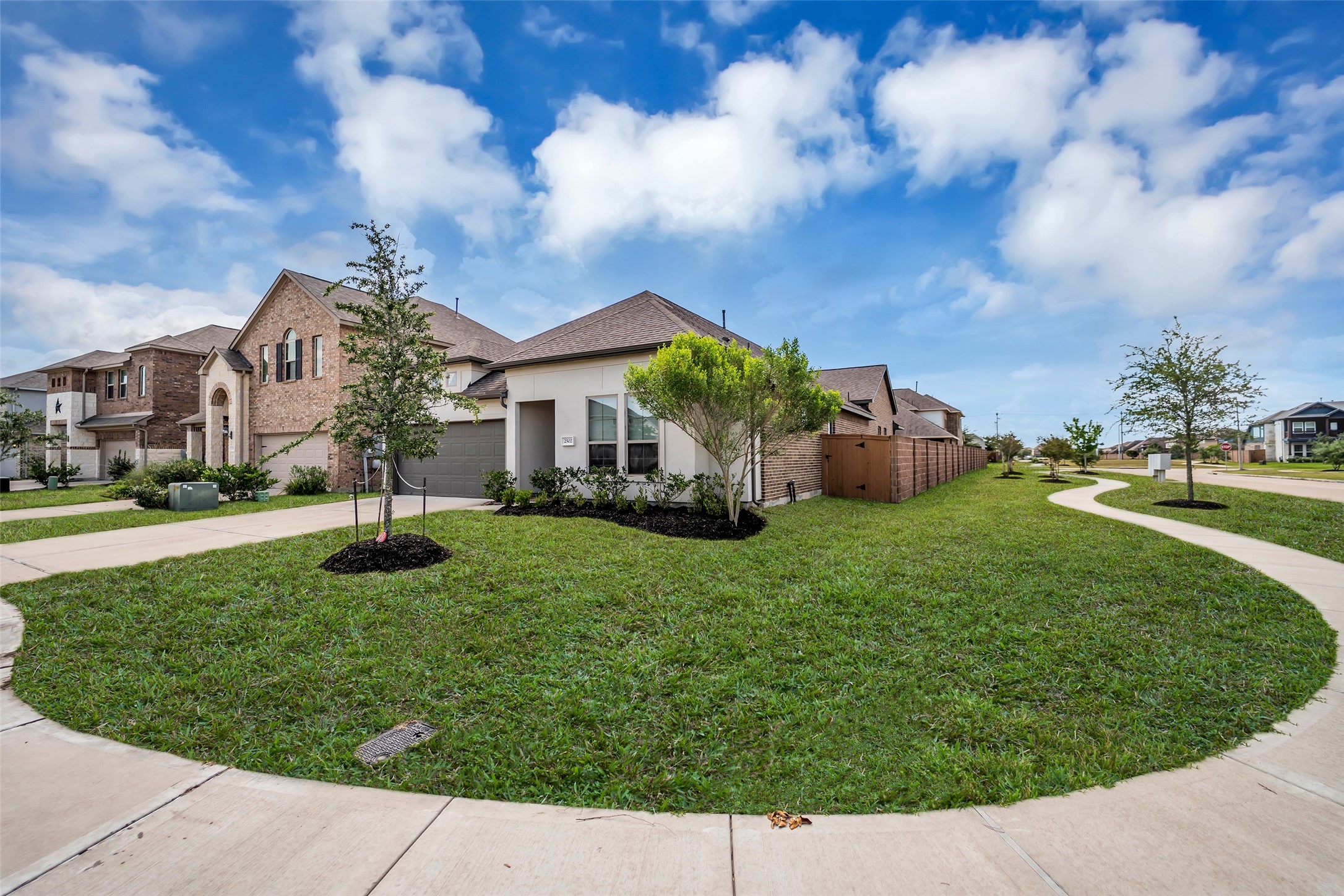 2502 Ocean Key Drive Property Photo 3