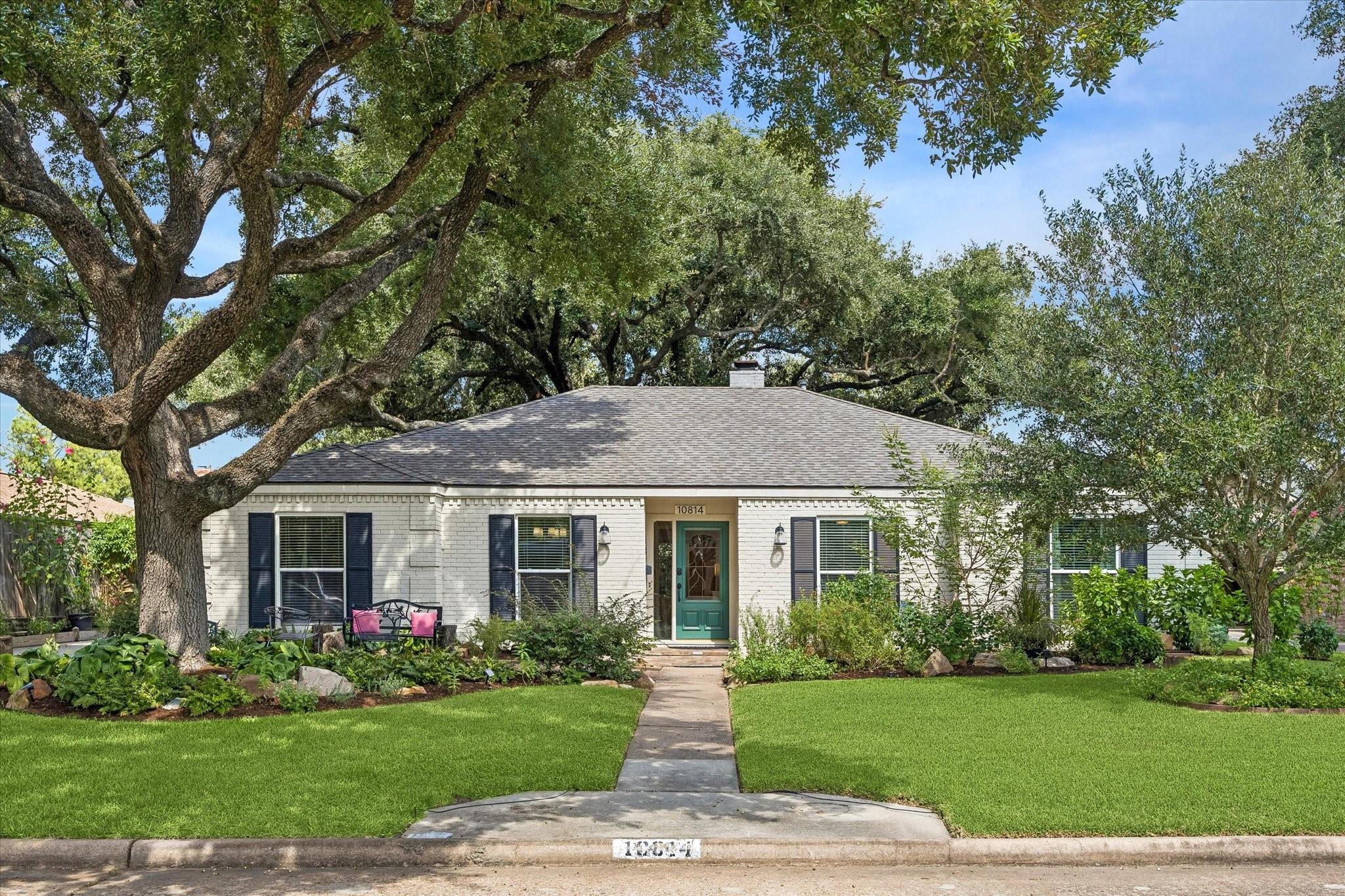 10814 Overbrook Lane, Houston Tx 77042 Property Photo 1