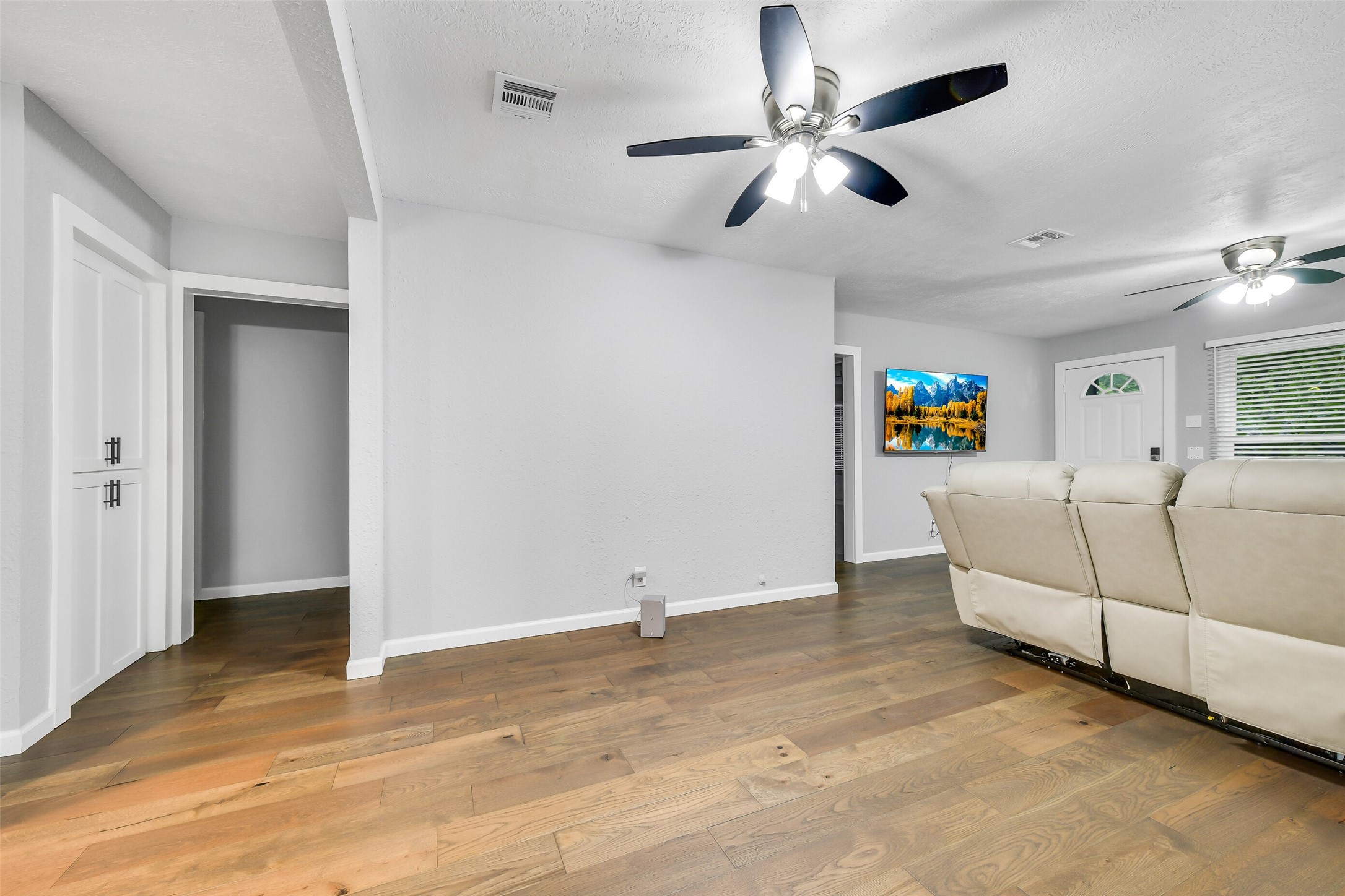 4842 Hummingbird Street Property Photo 6