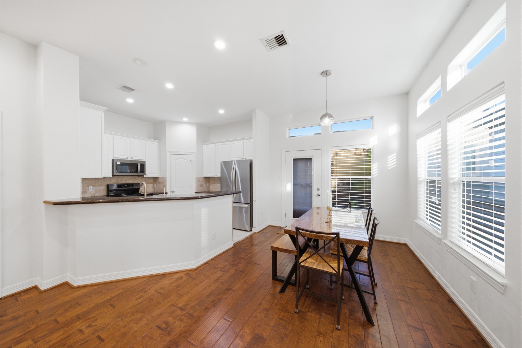 907 Lawrence Street Property Photo 6