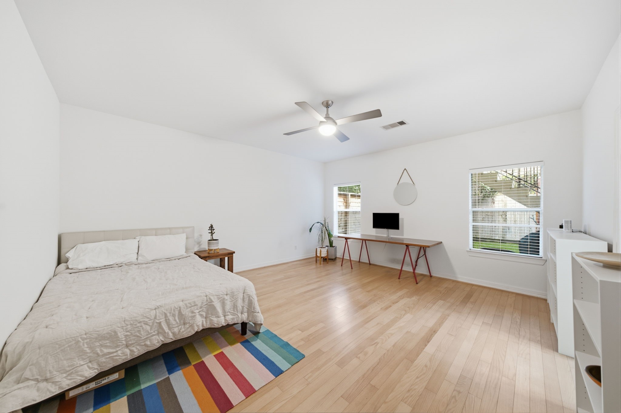 907 Lawrence Street Property Photo 11