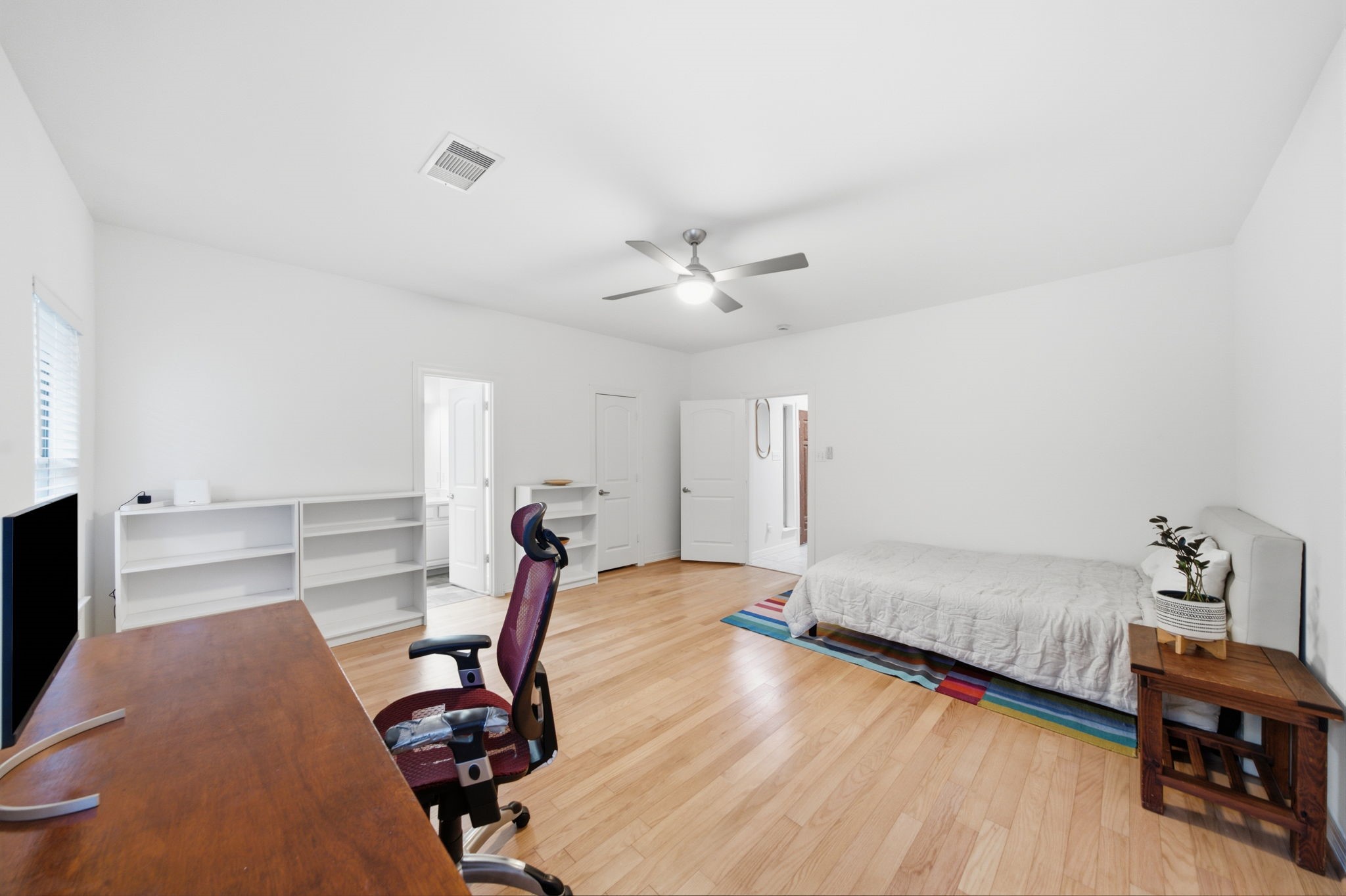 907 Lawrence Street Property Photo 12
