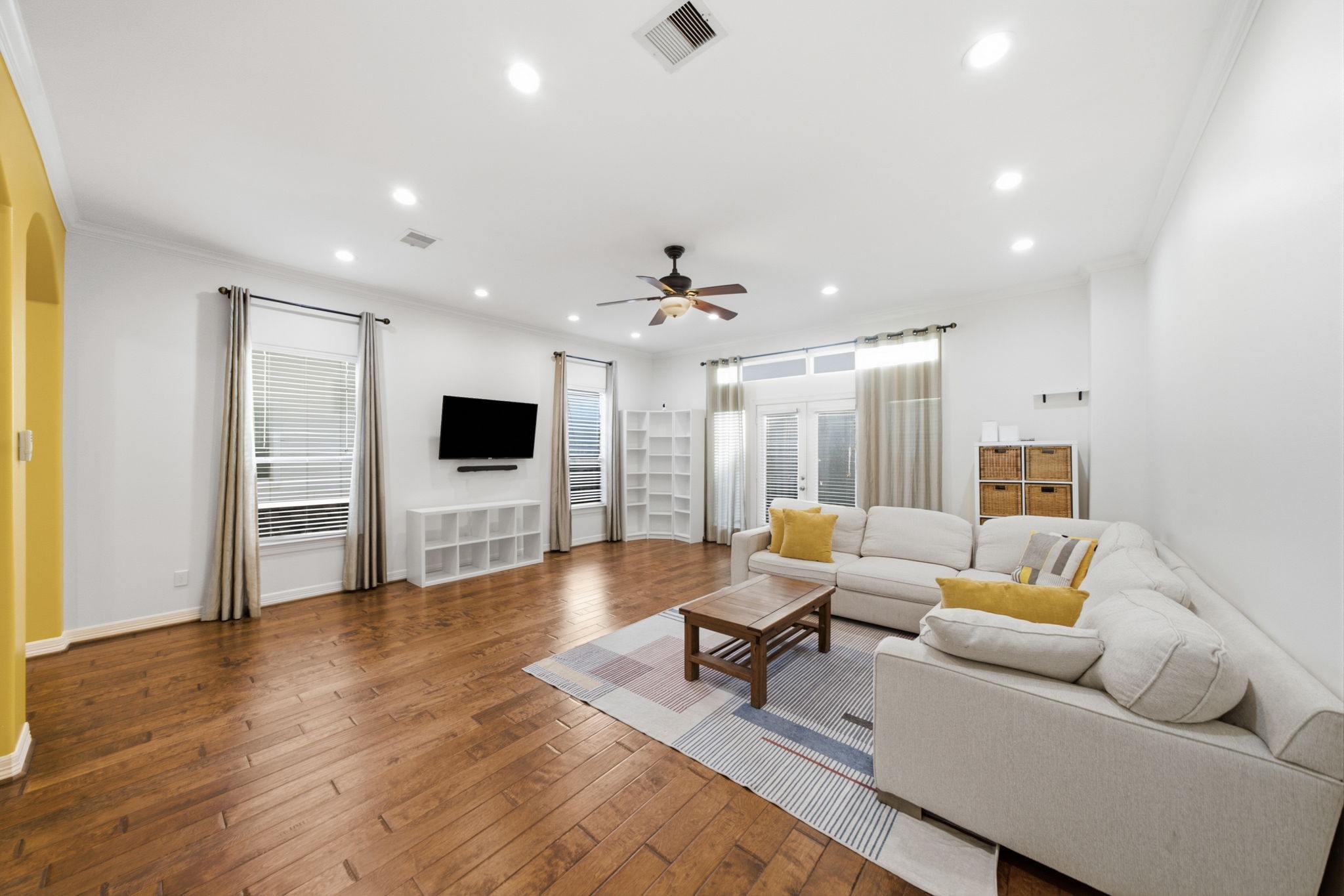 907 Lawrence Street Property Photo 14