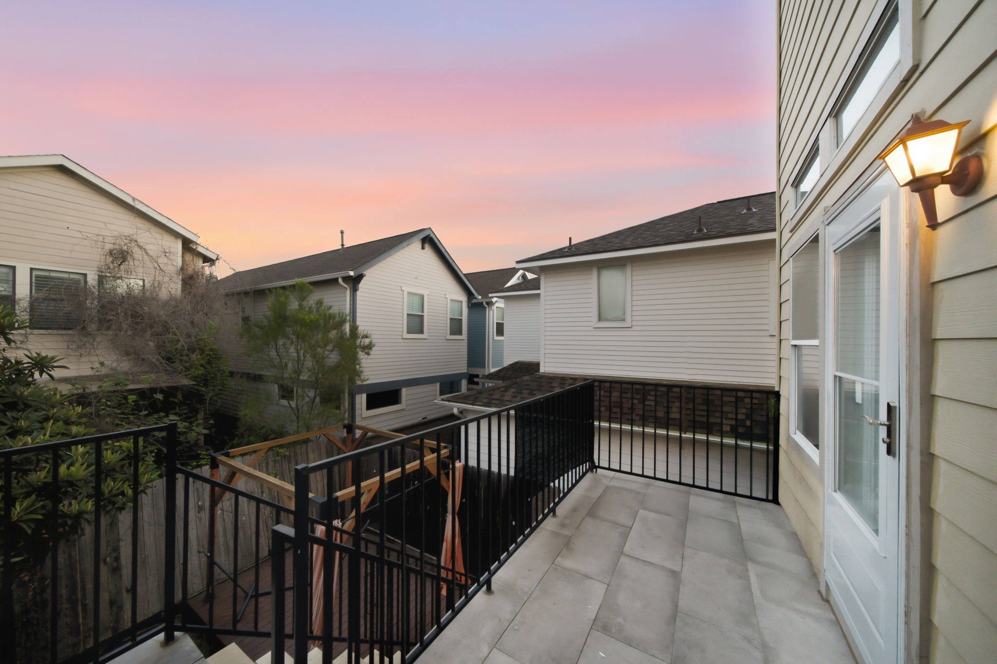907 Lawrence Street Property Photo 24