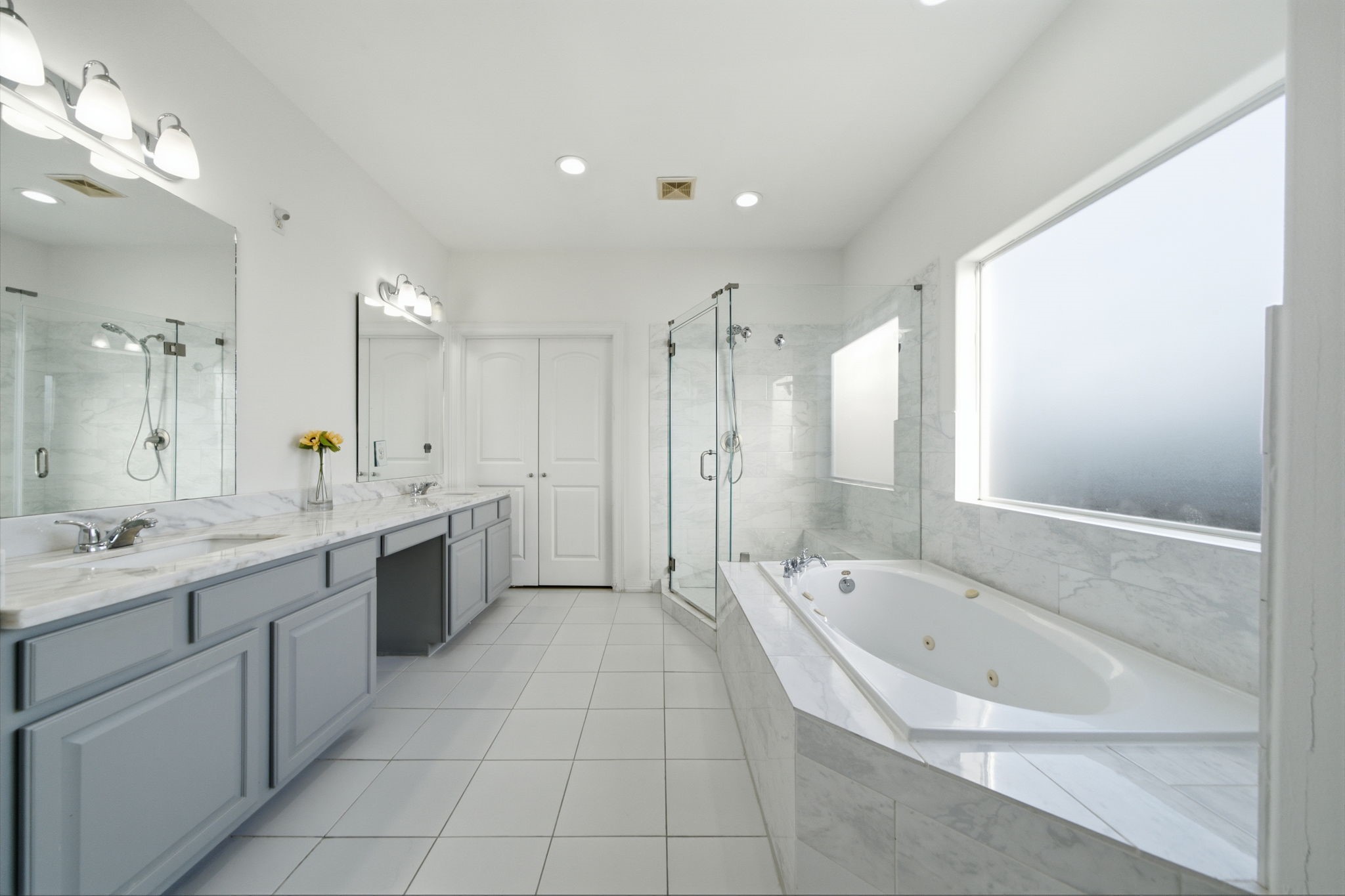 907 Lawrence Street Property Photo 32