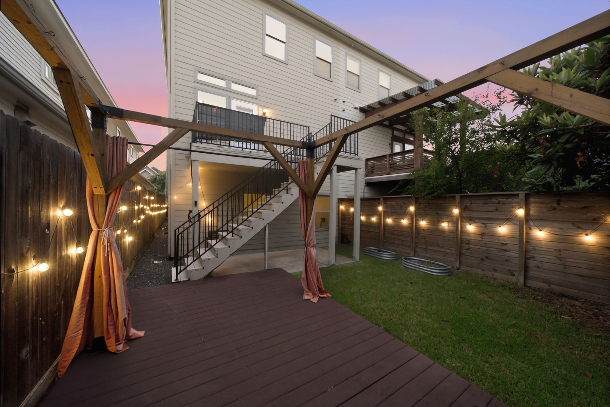 907 Lawrence Street Property Photo 39