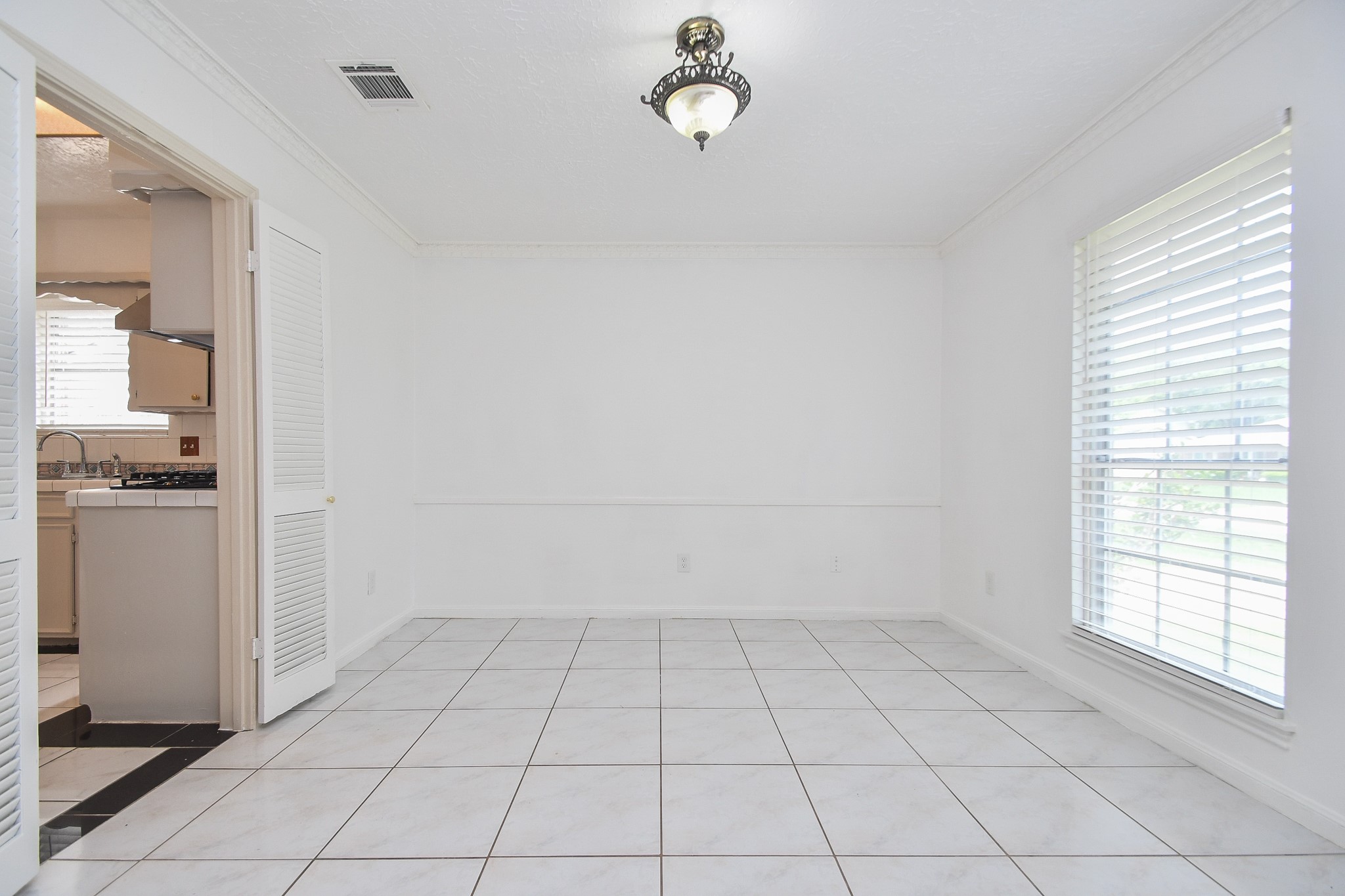7714 Eichler Drive Property Photo 5