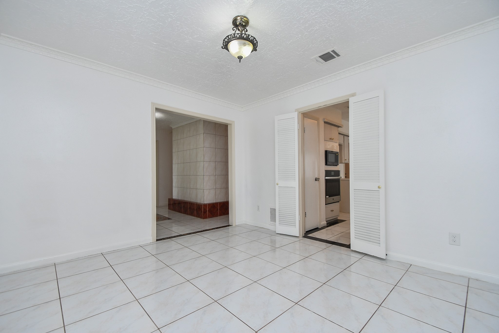 7714 Eichler Drive Property Photo 7