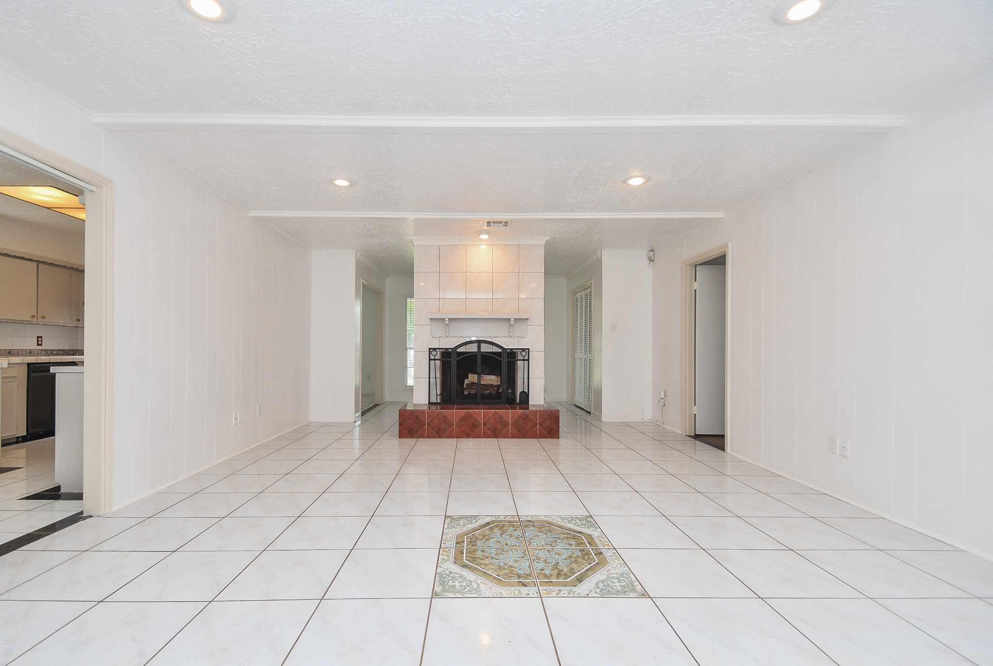 7714 Eichler Drive Property Photo 10