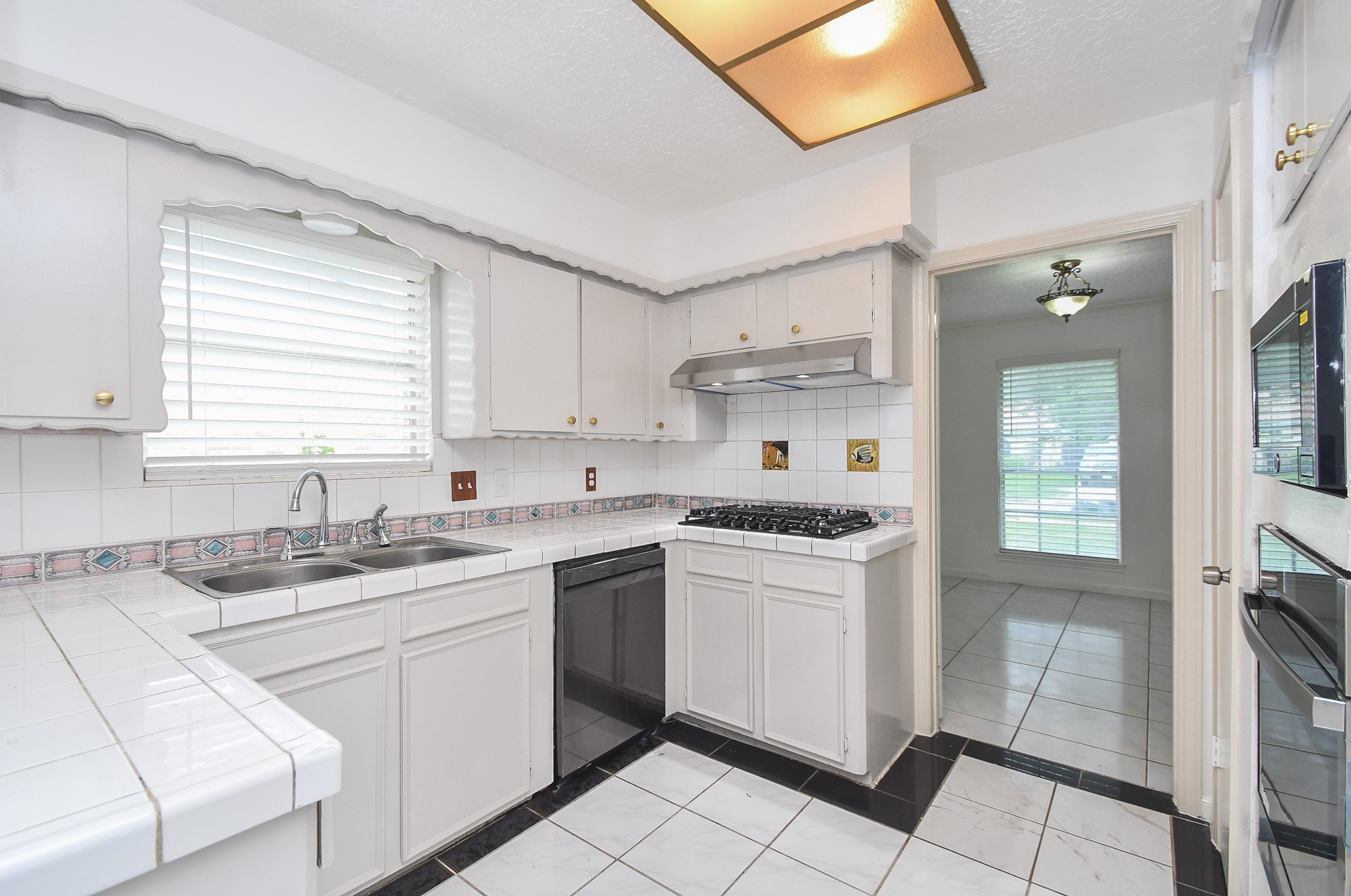 7714 Eichler Drive Property Photo 14