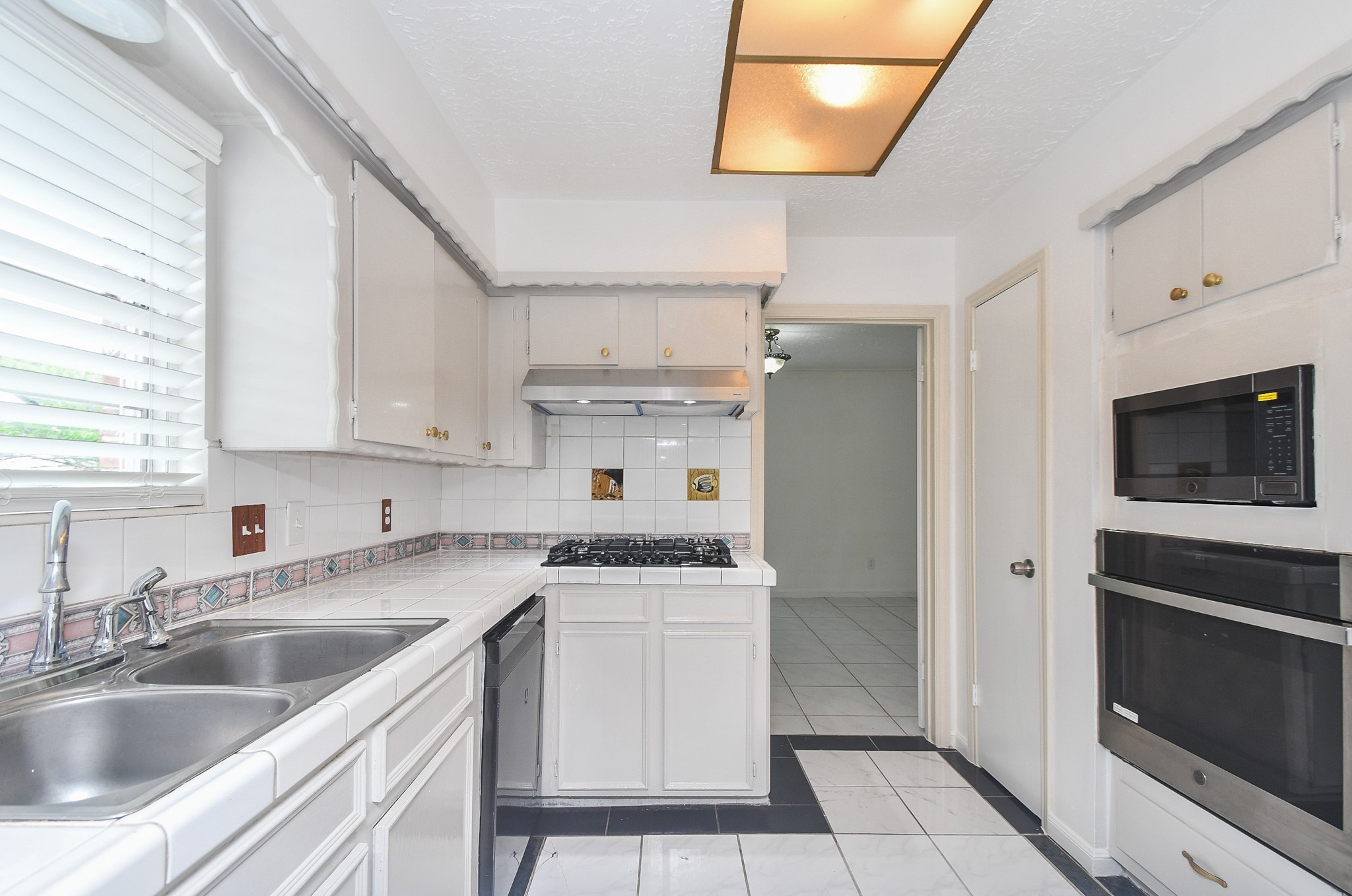 7714 Eichler Drive Property Photo 16