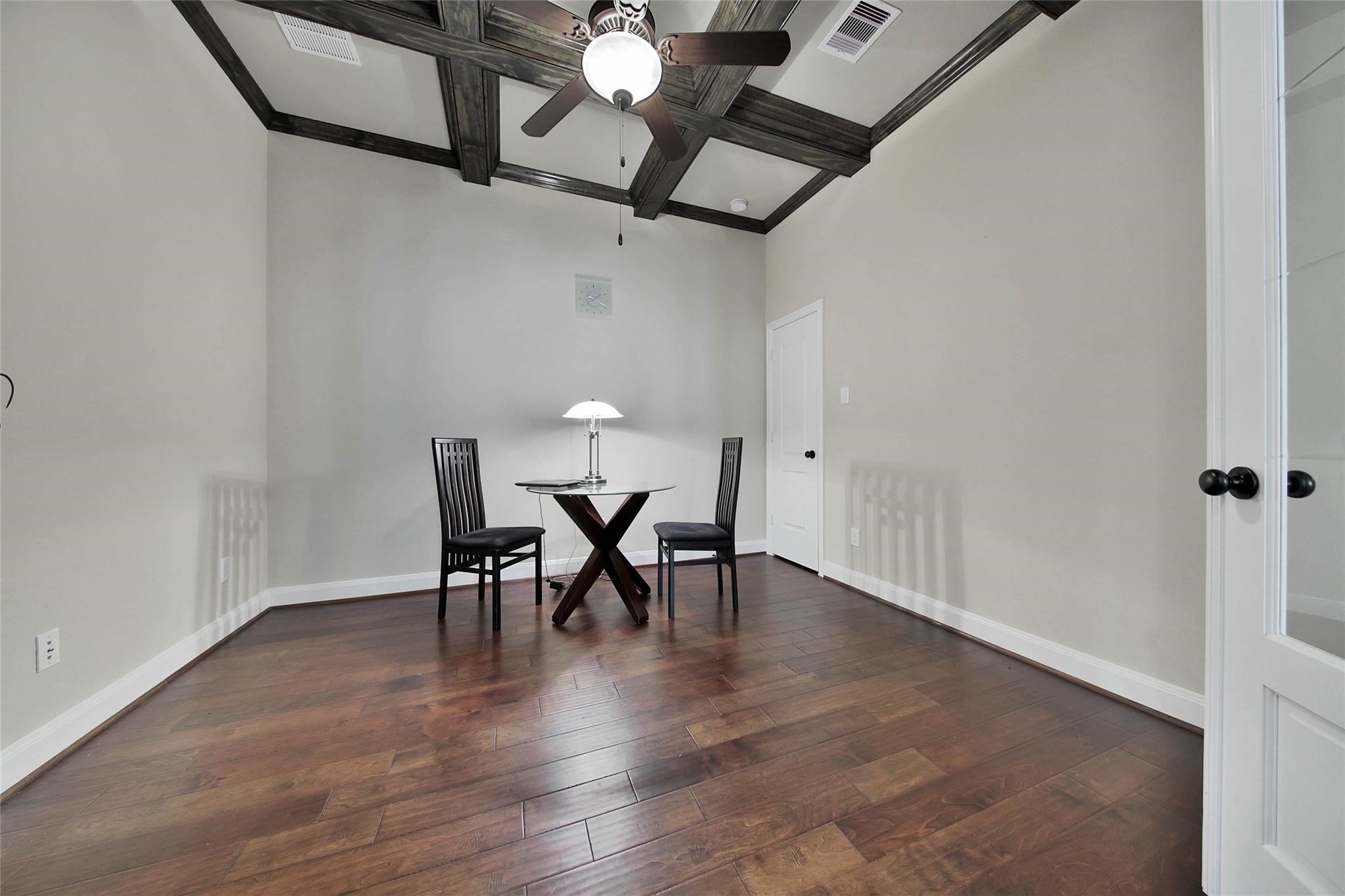 2718 Carriage Hollow Lane Property Photo 5