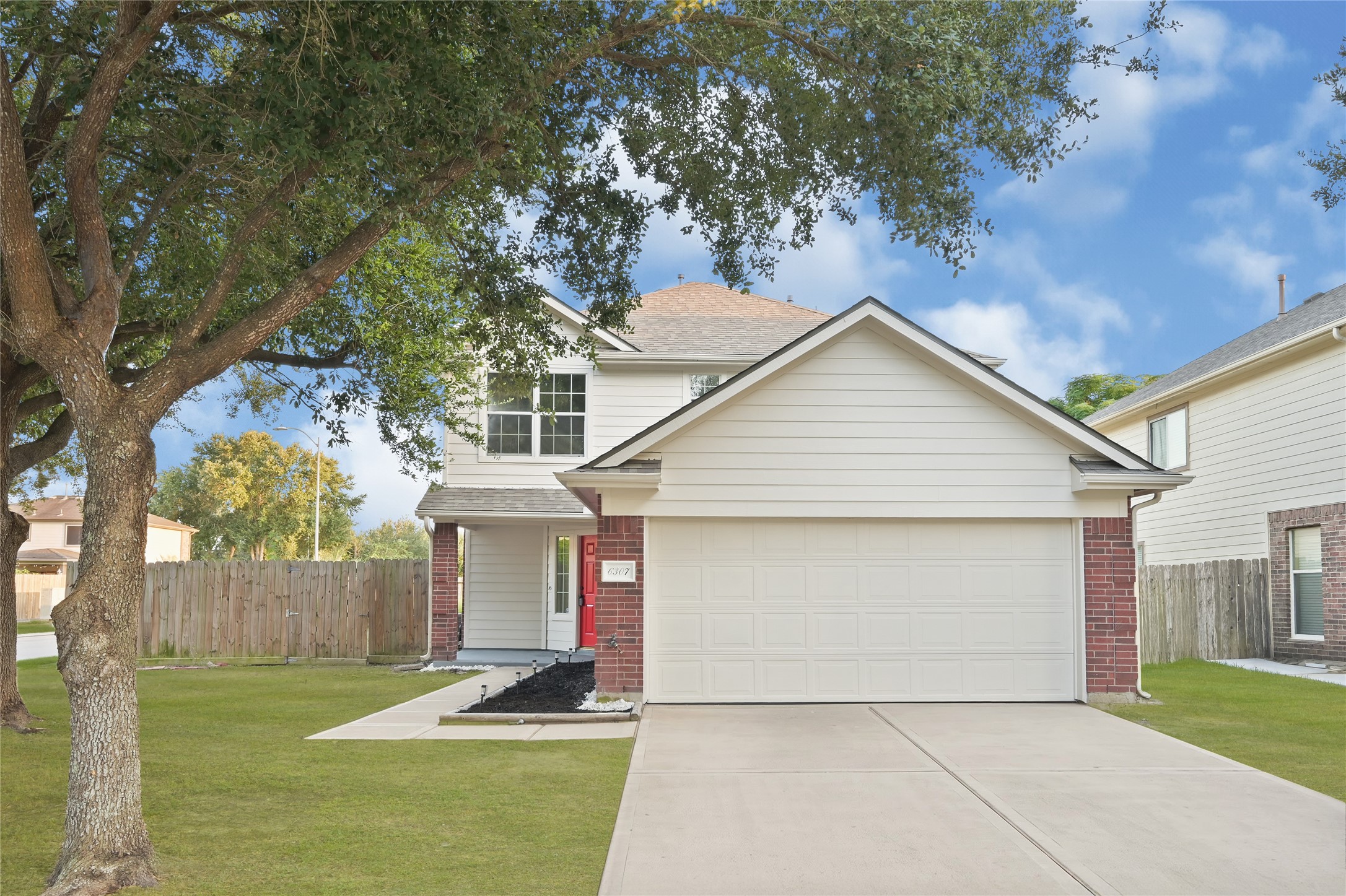 6307 Spruce Manor Property Photo 1