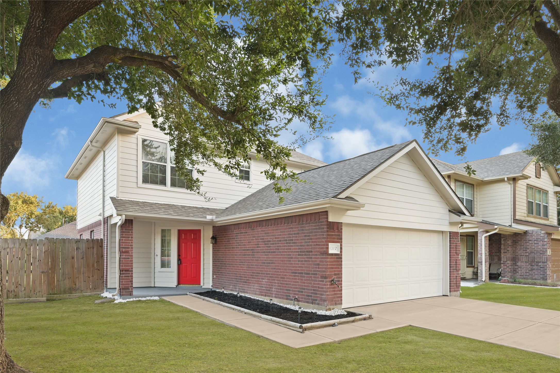 6307 Spruce Manor Property Photo 2