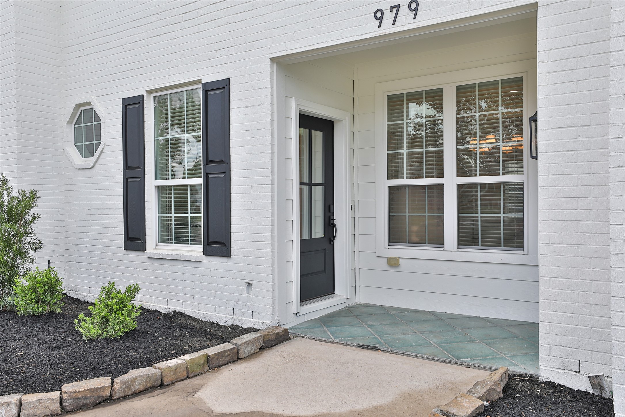 979 W 43rd Street Property Photo 4