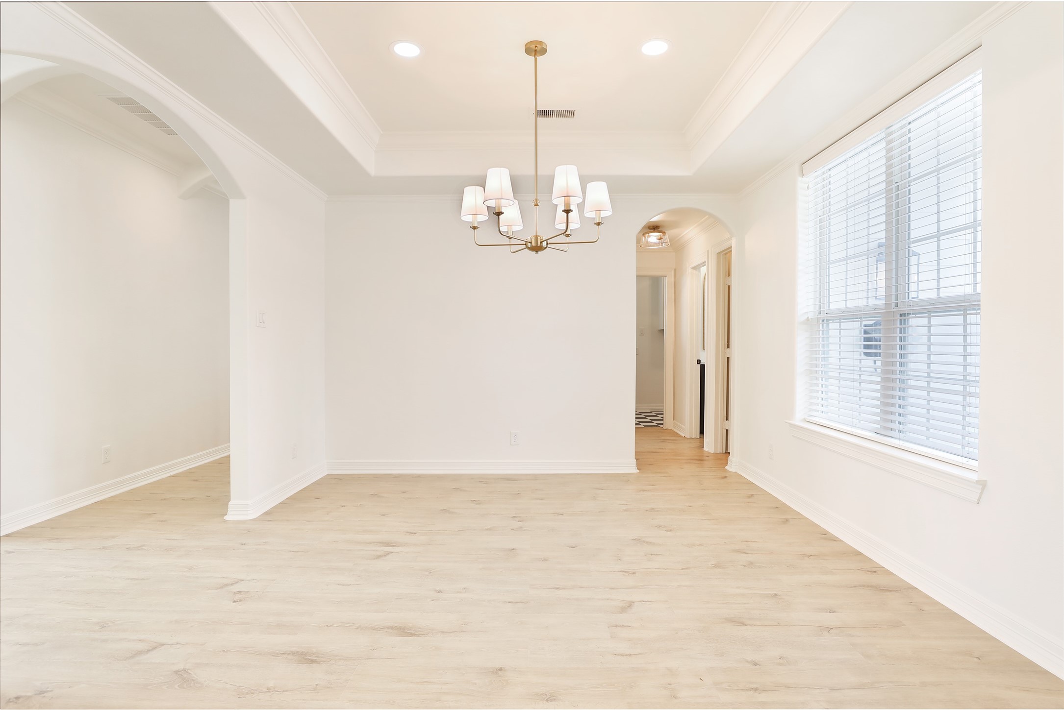 979 W 43rd Street Property Photo 8