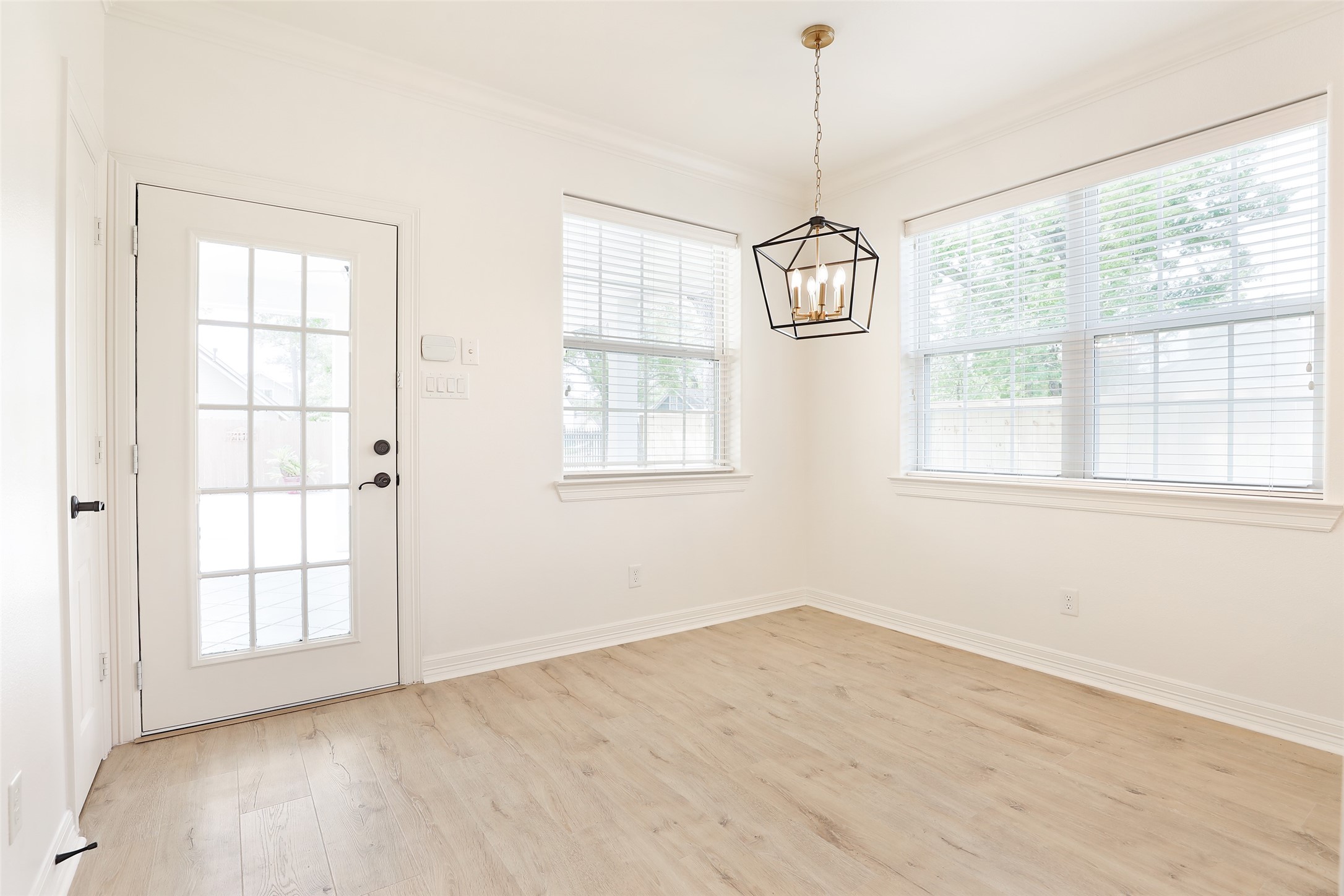 979 W 43rd Street Property Photo 12