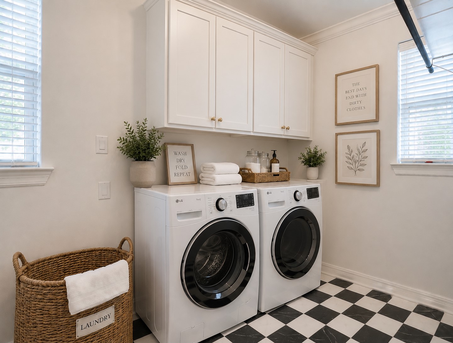 979 W 43rd Street Property Photo 17