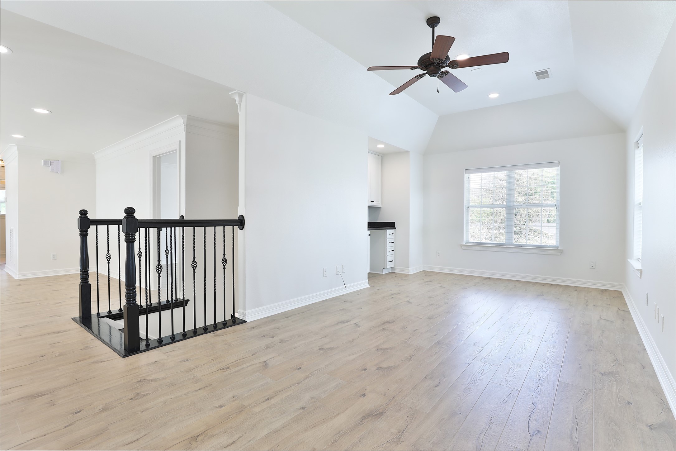 979 W 43rd Street Property Photo 25