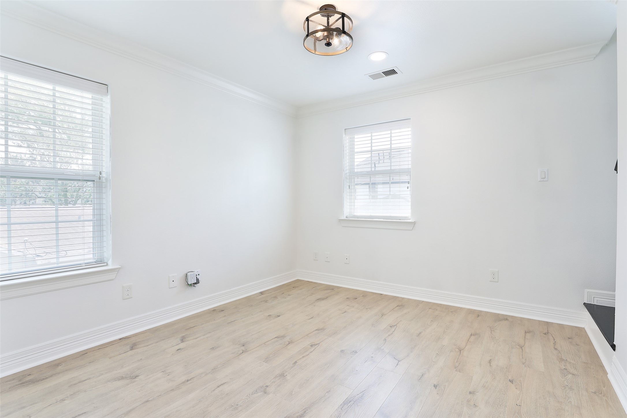 979 W 43rd Street Property Photo 26