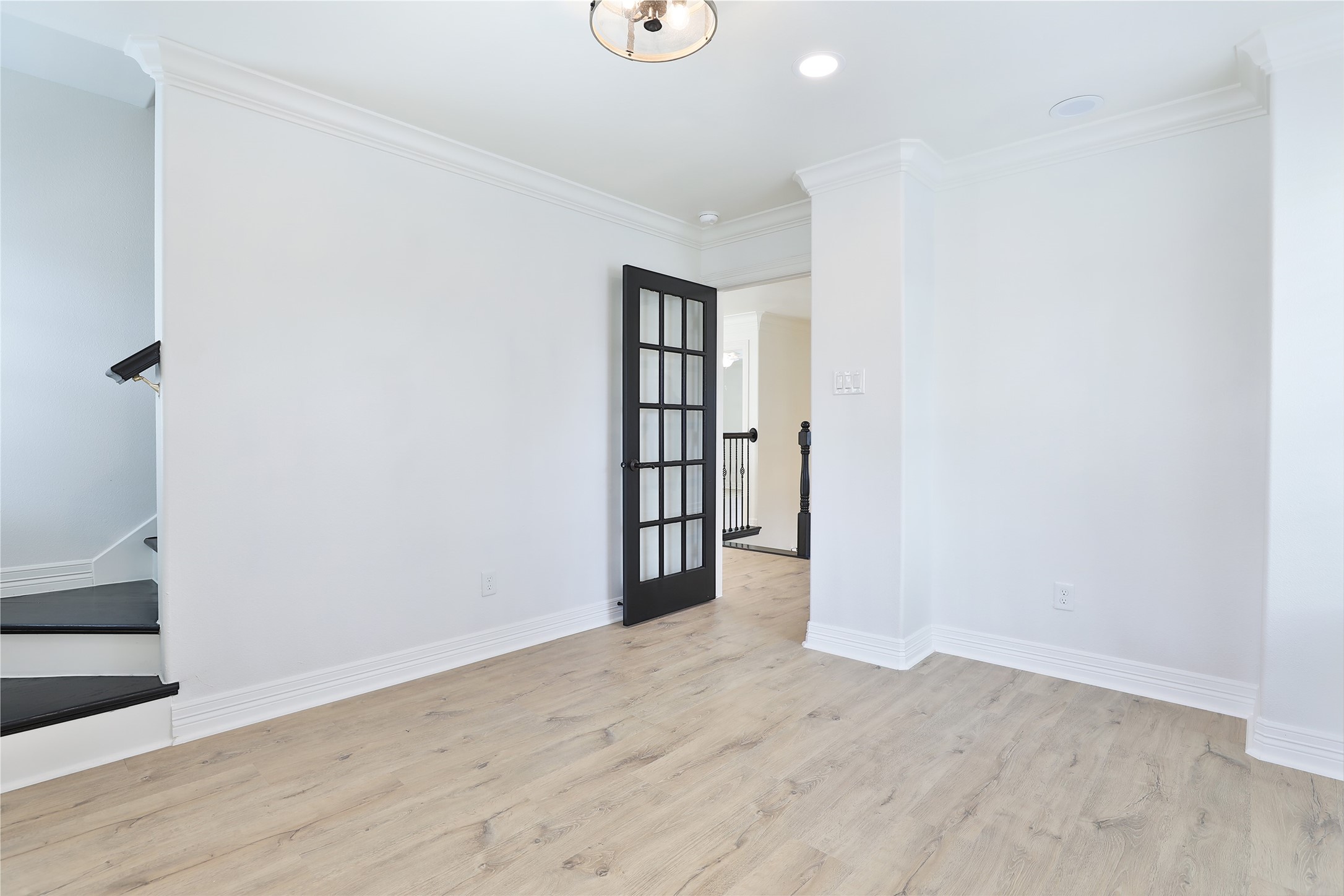 979 W 43rd Street Property Photo 27