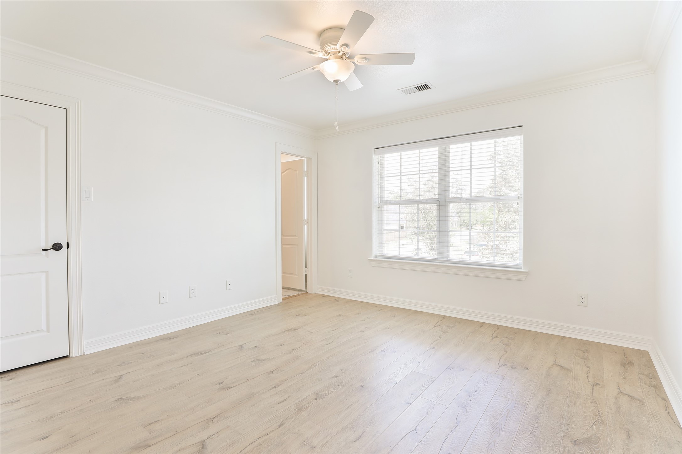 979 W 43rd Street Property Photo 29
