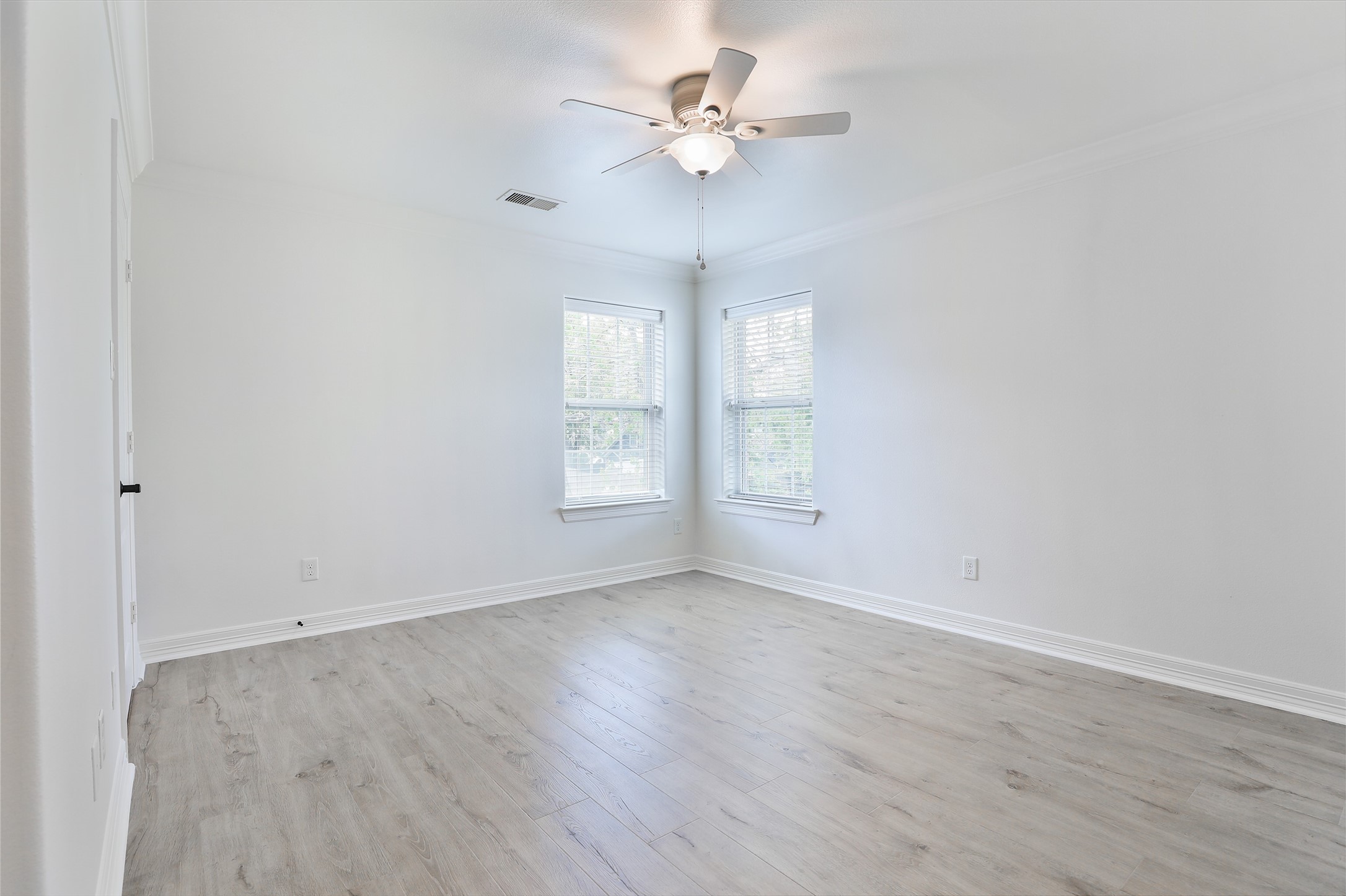 979 W 43rd Street Property Photo 32