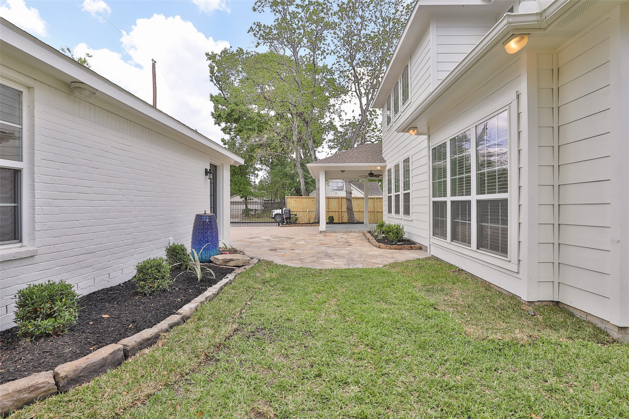 979 W 43rd Street Property Photo 39