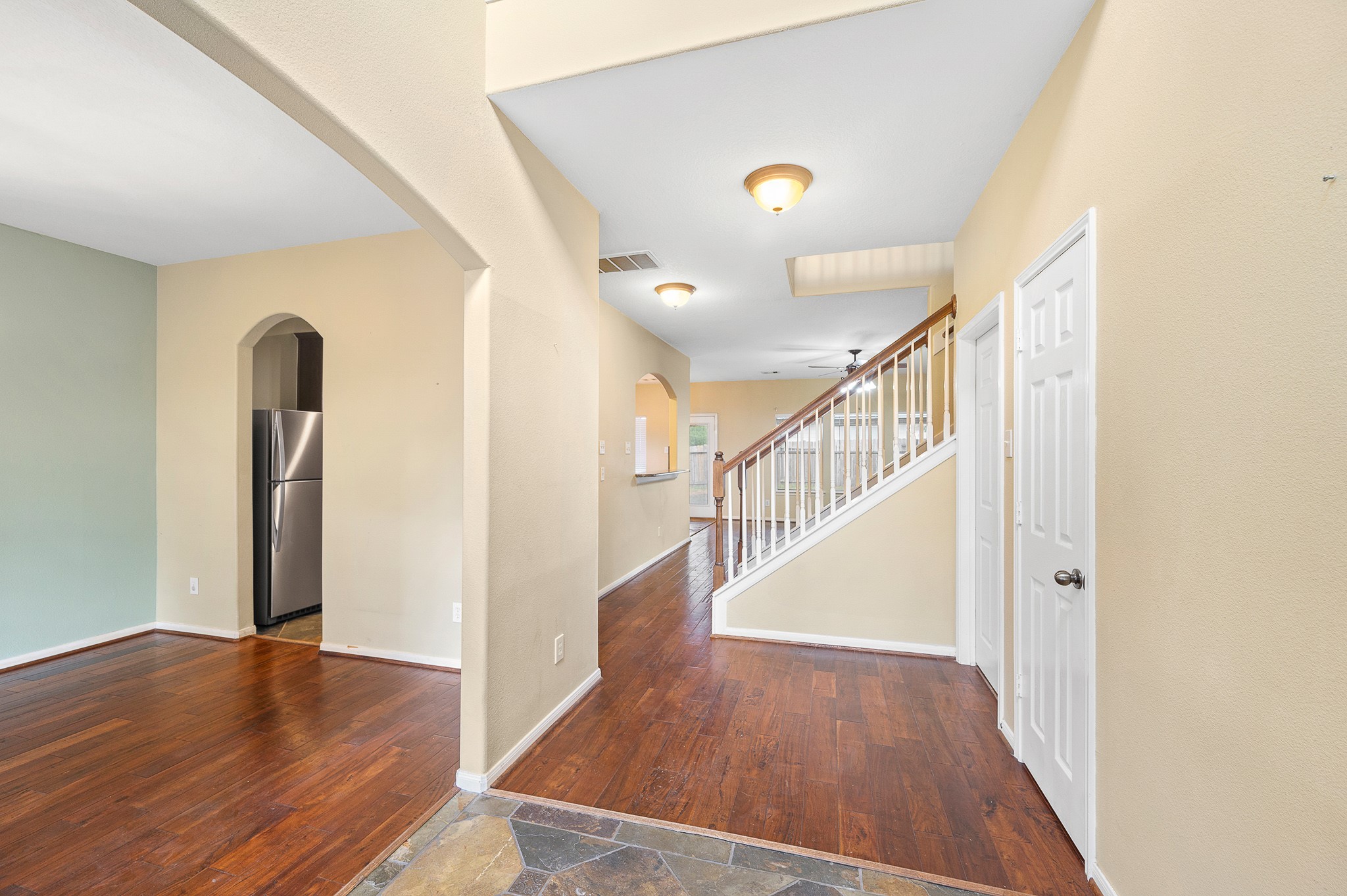 10003 Lynette Falls Drive Property Photo 6