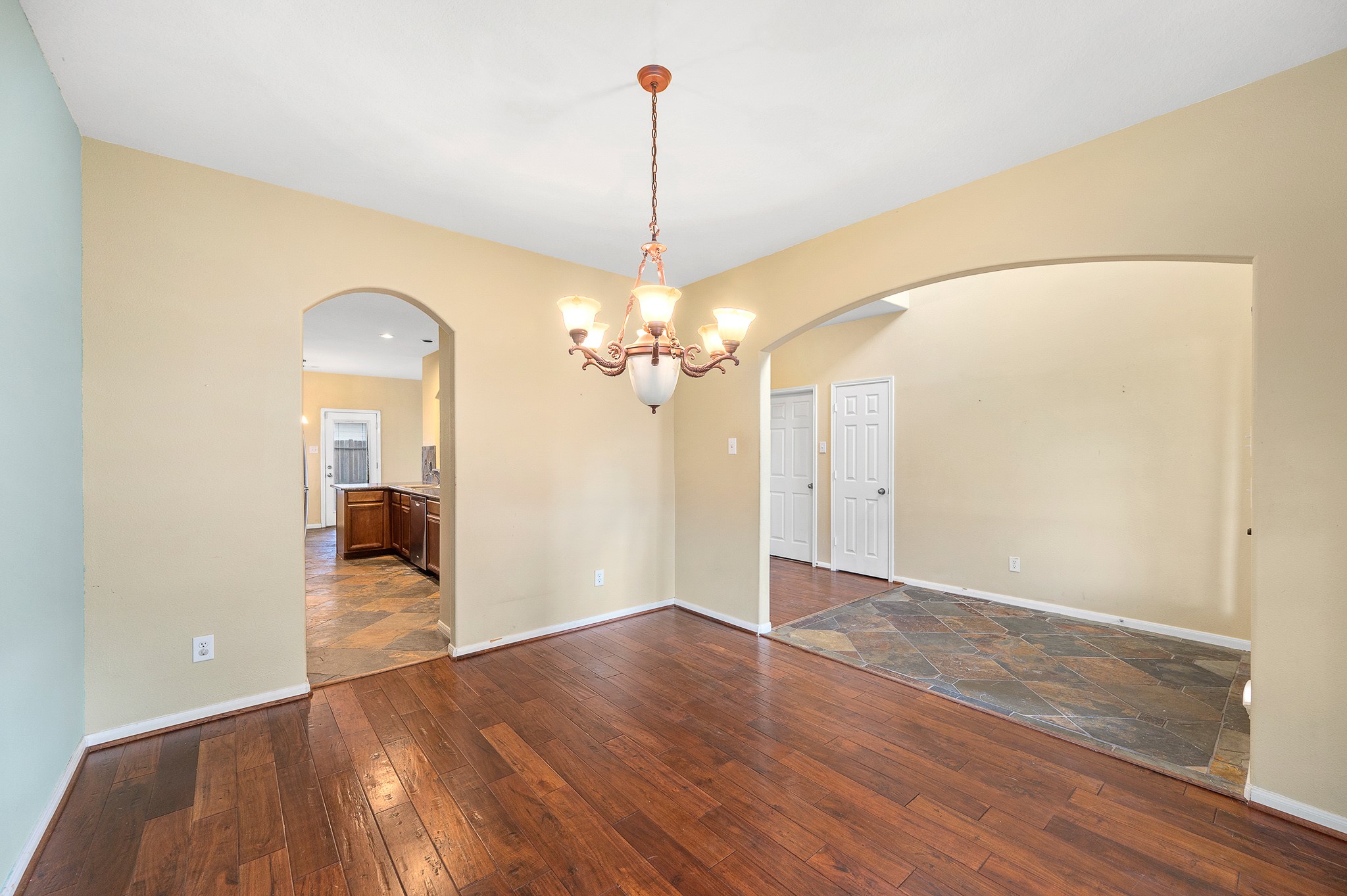 10003 Lynette Falls Drive Property Photo 7