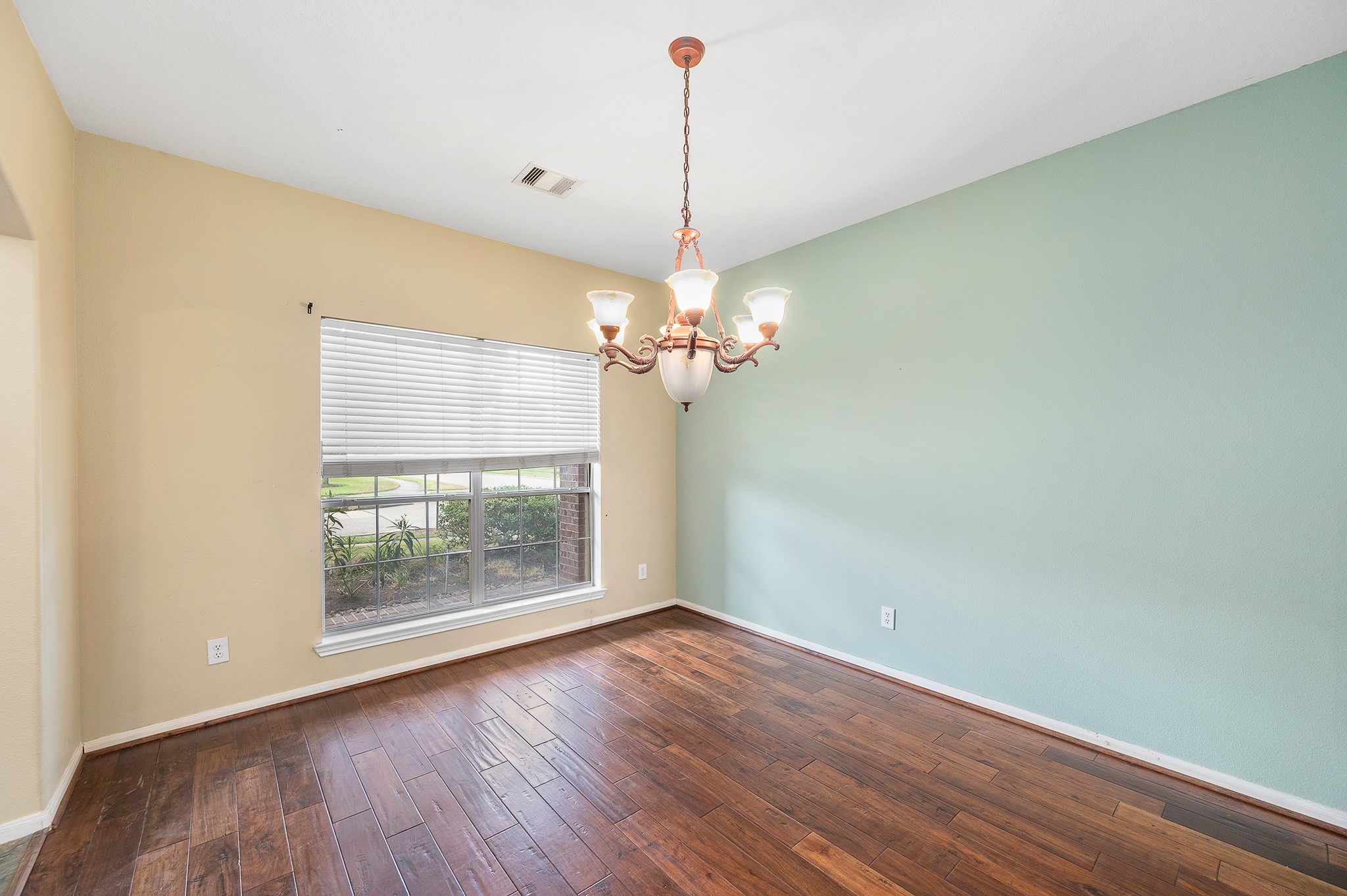 10003 Lynette Falls Drive Property Photo 8