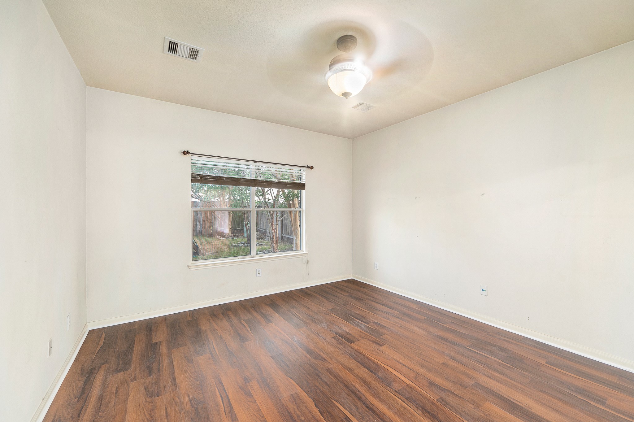 10003 Lynette Falls Drive Property Photo 19