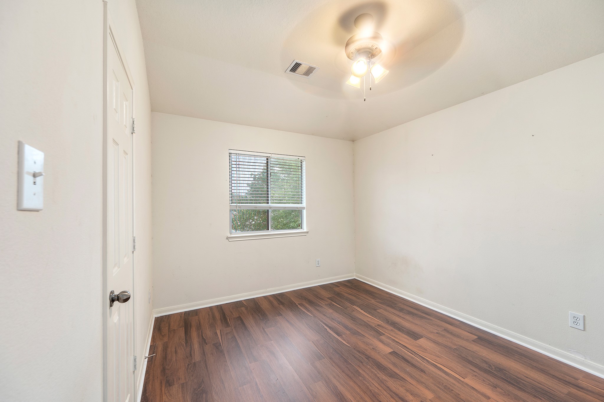 10003 Lynette Falls Drive Property Photo 32