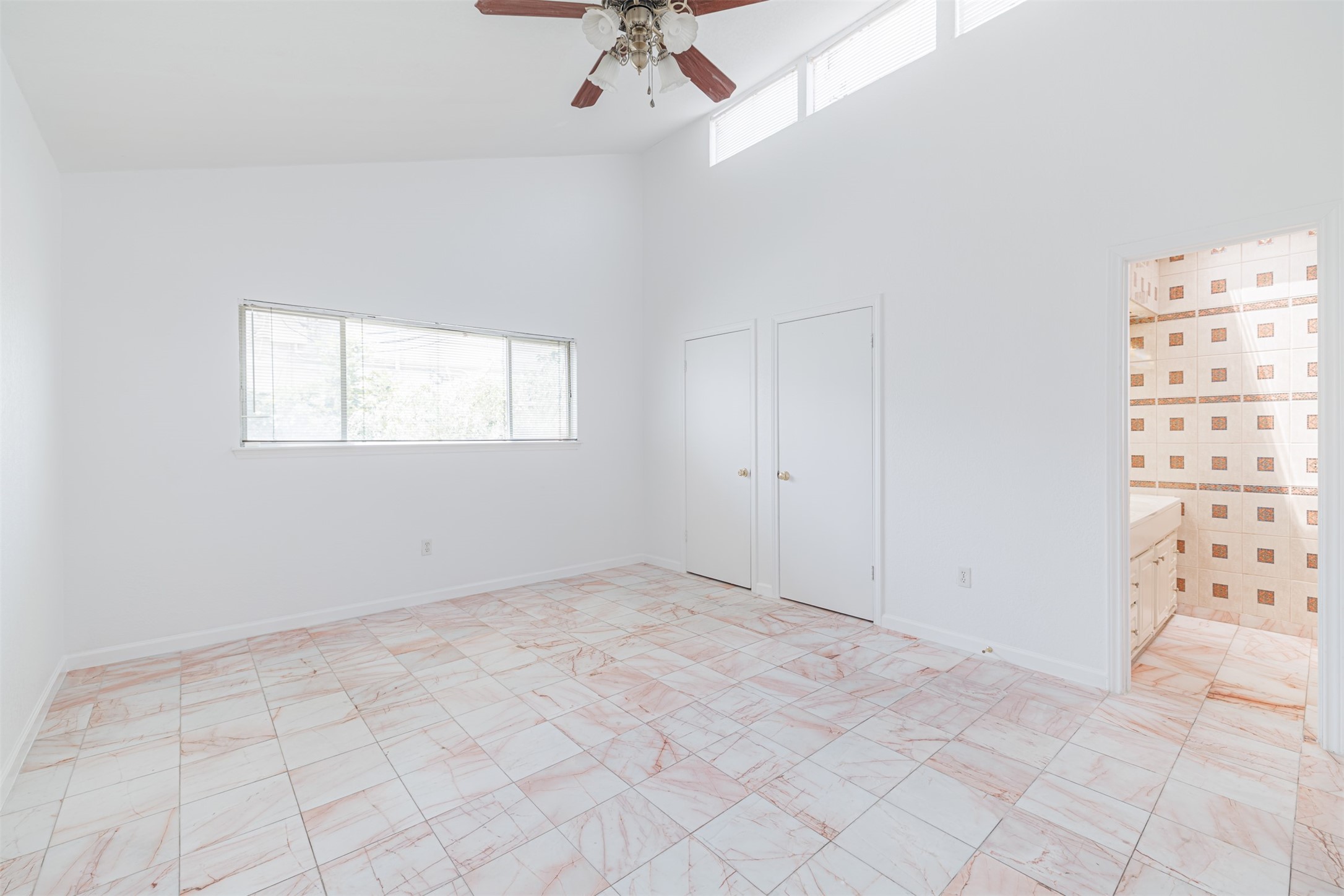 13911 Locke Lane Property Photo 6
