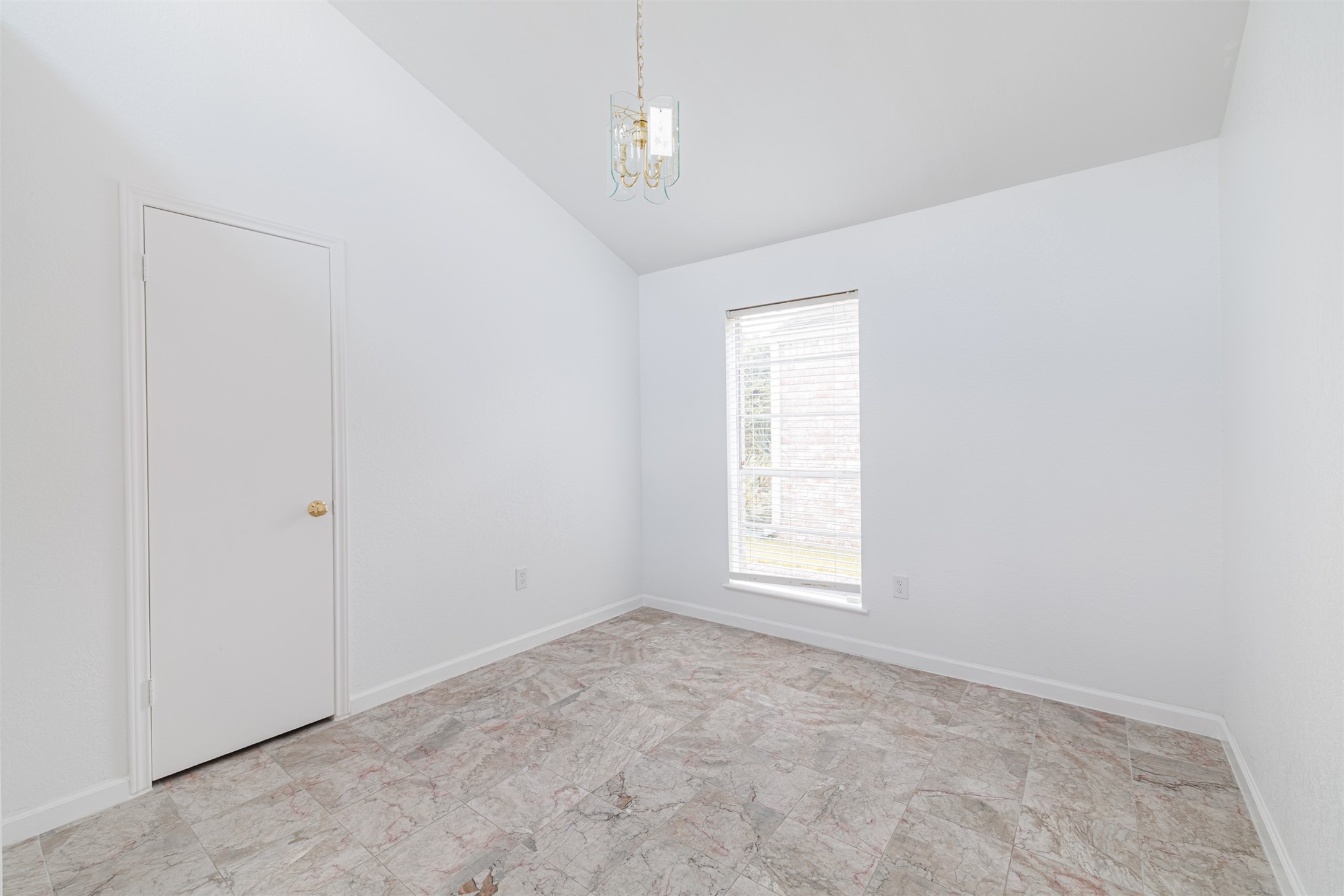 13911 Locke Lane Property Photo 8