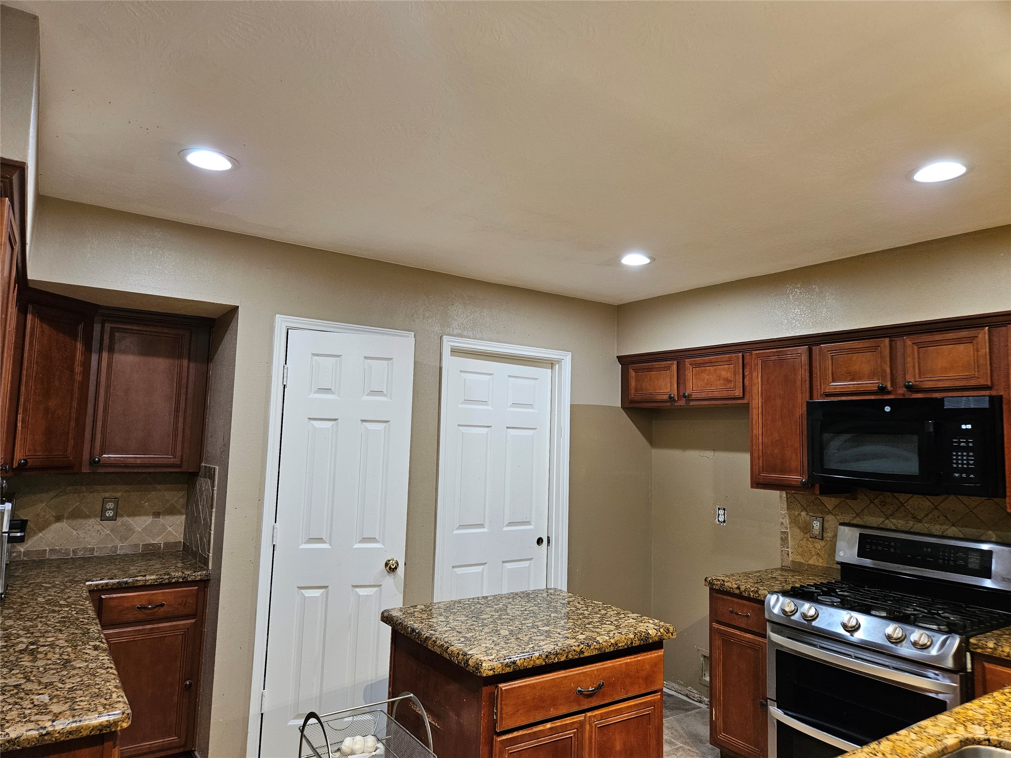8807 Vista Springs Drive Property Photo 6