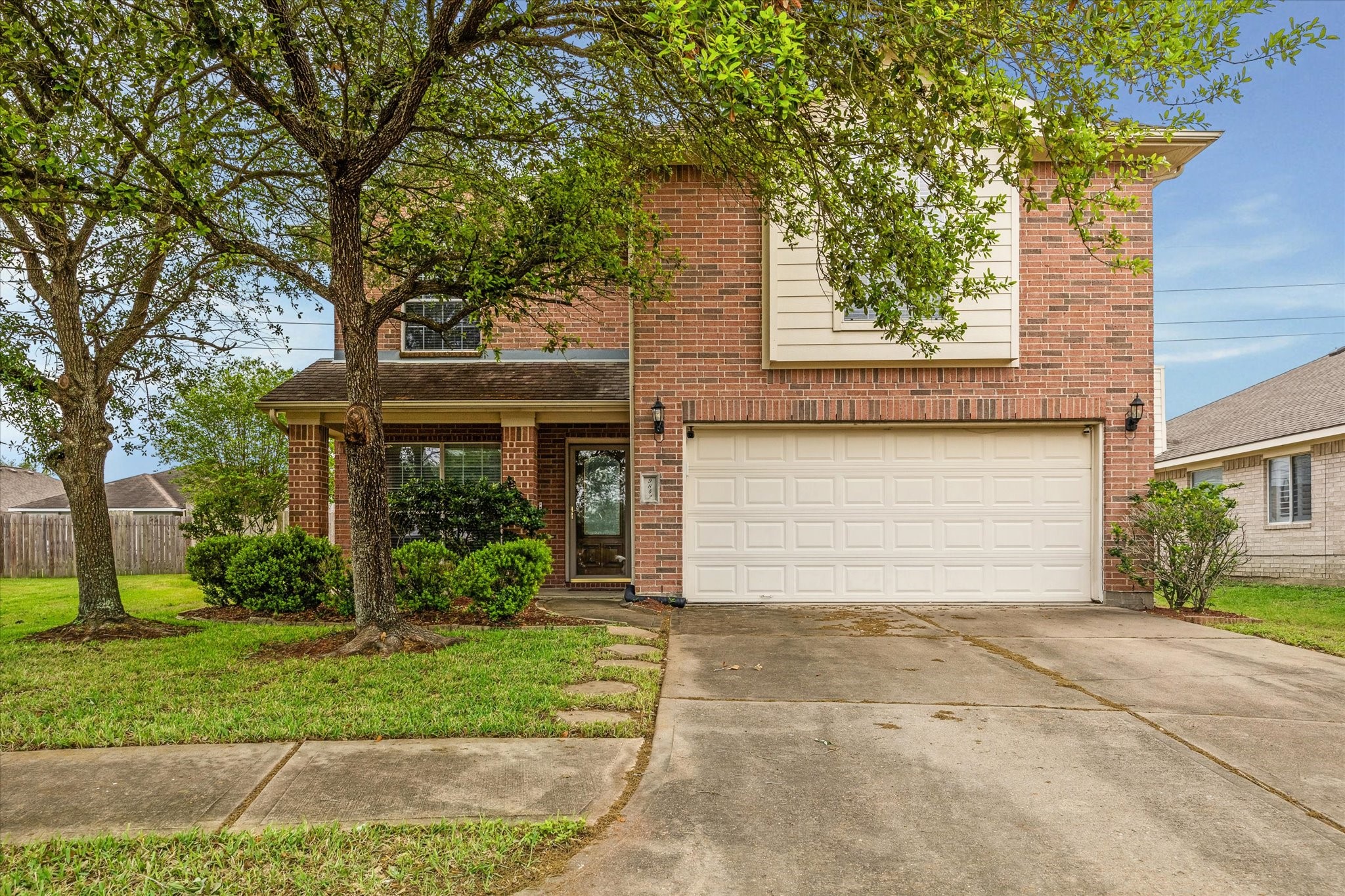 9842 Lynette Falls Drive Property Photo 1