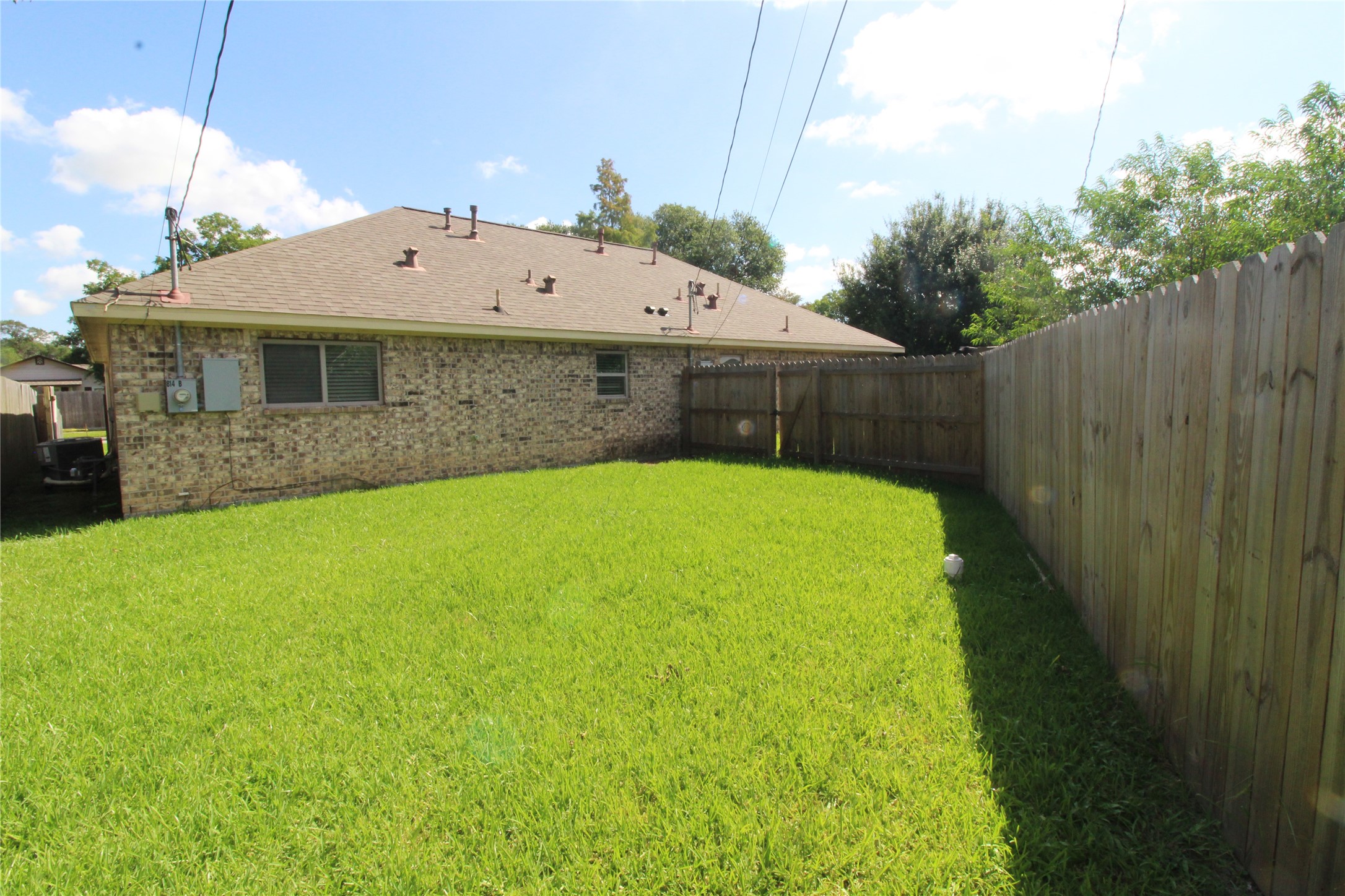 814 Mobile Drive B Property Photo 3