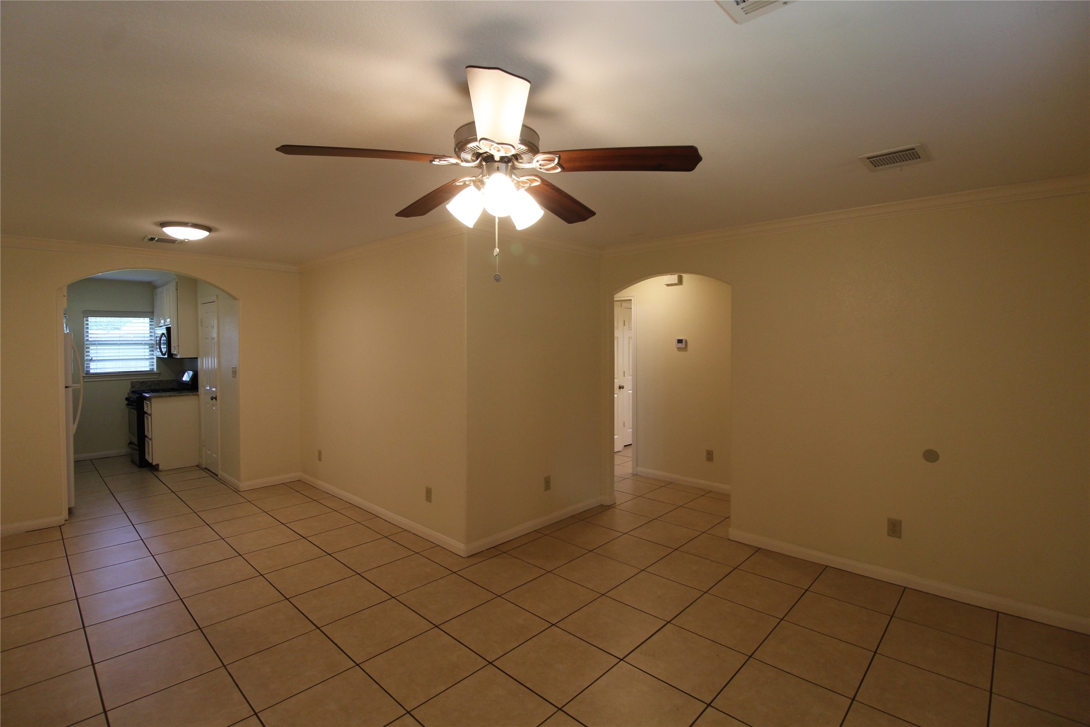 814 Mobile Drive B Property Photo 4