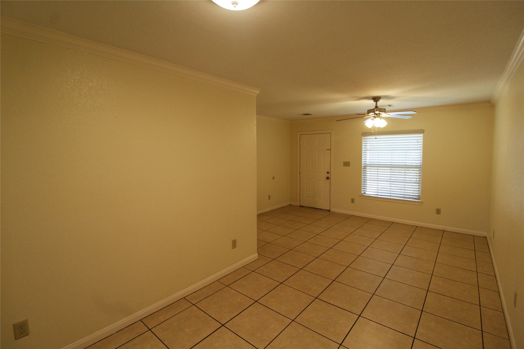 814 Mobile Drive B Property Photo 6