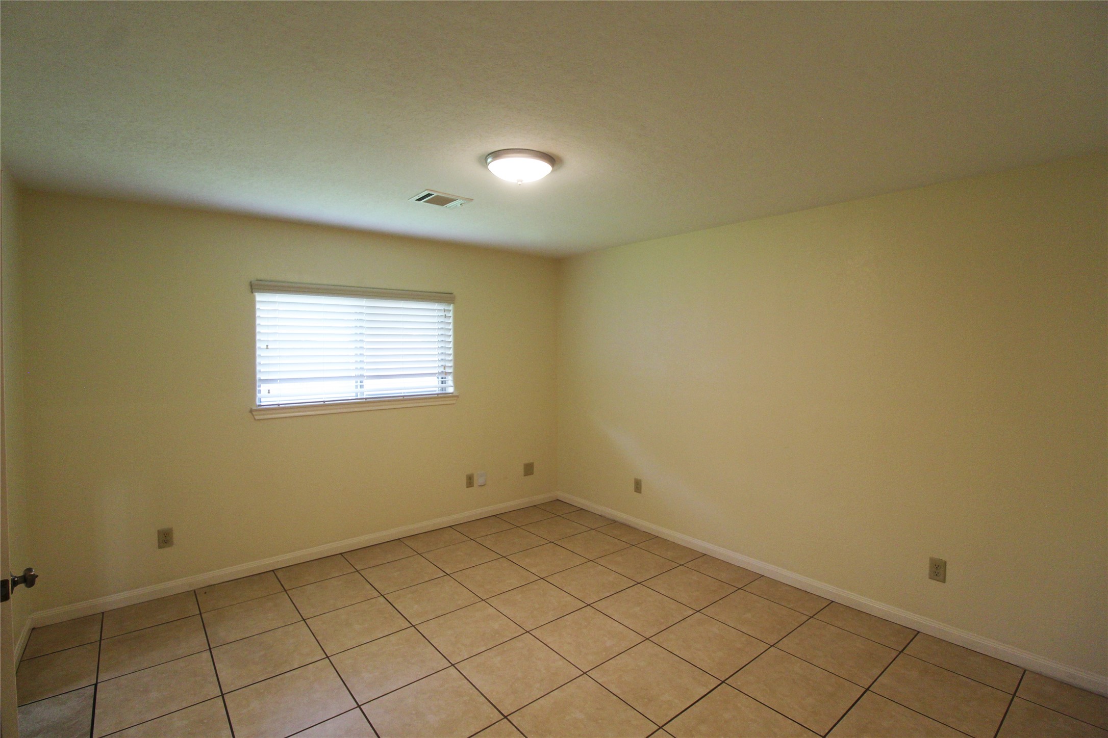 814 Mobile Drive B Property Photo 9