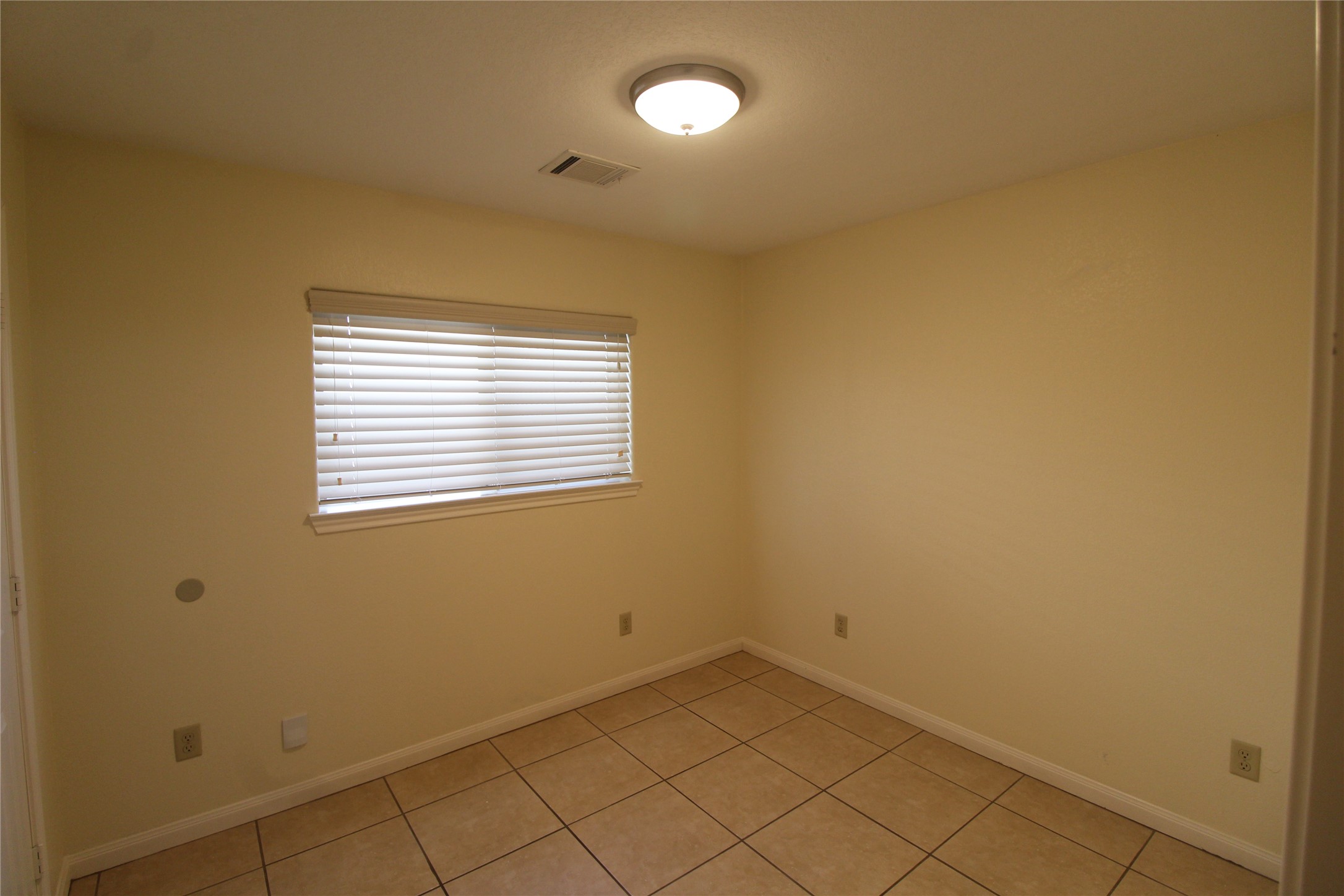 814 Mobile Drive B Property Photo 10