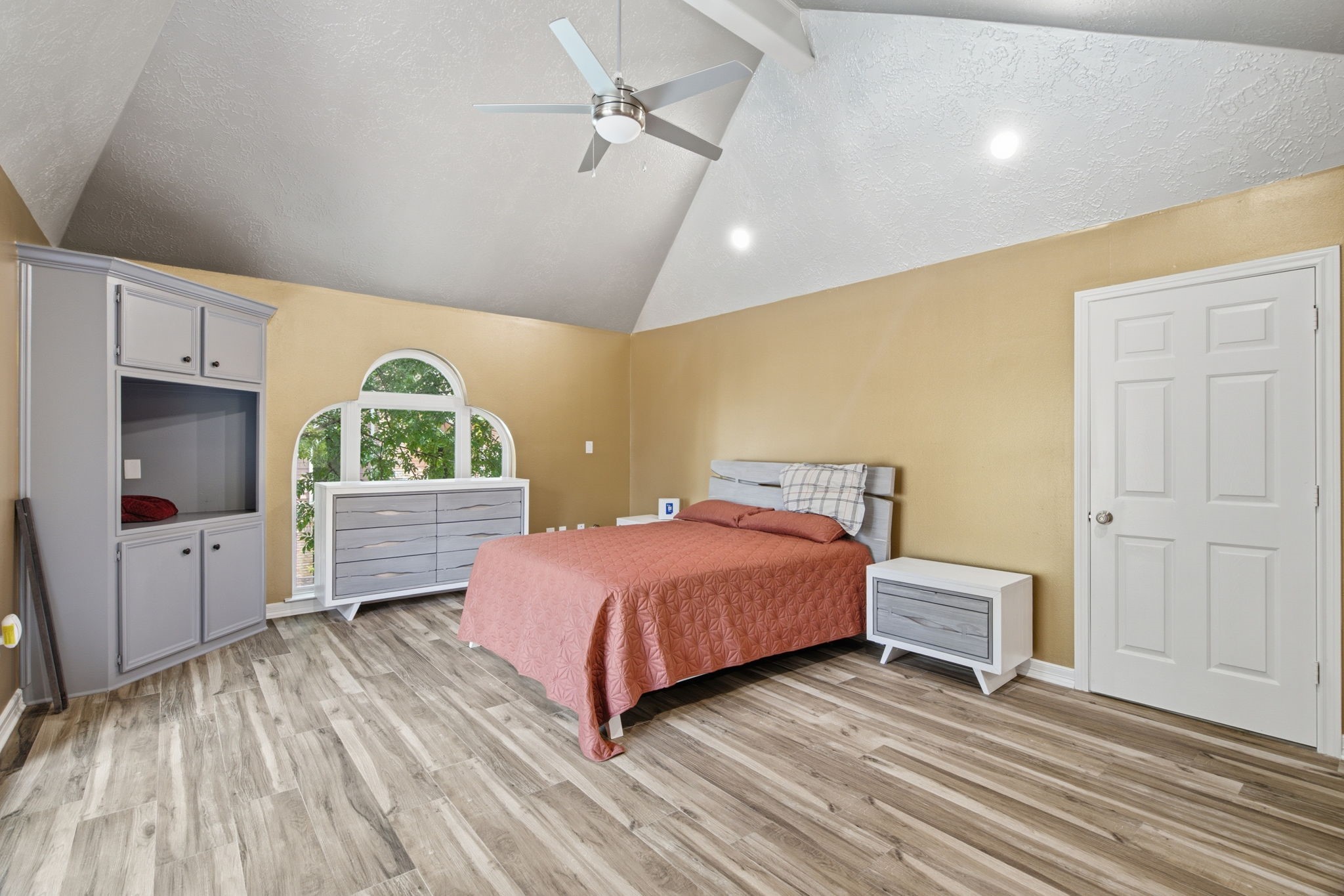 6915 Pebble Beach Drive Property Photo 11