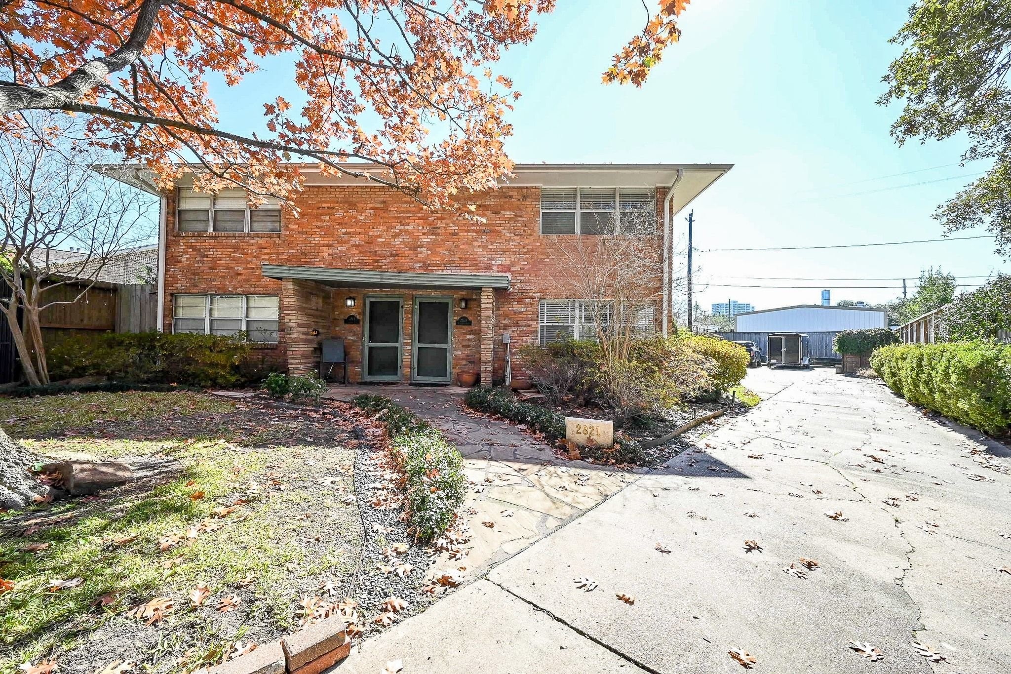 2821 Eastgrove Lane Property Photo 2