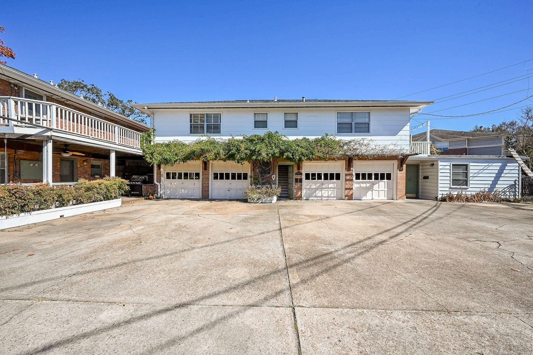 2821 Eastgrove Lane Property Photo 3
