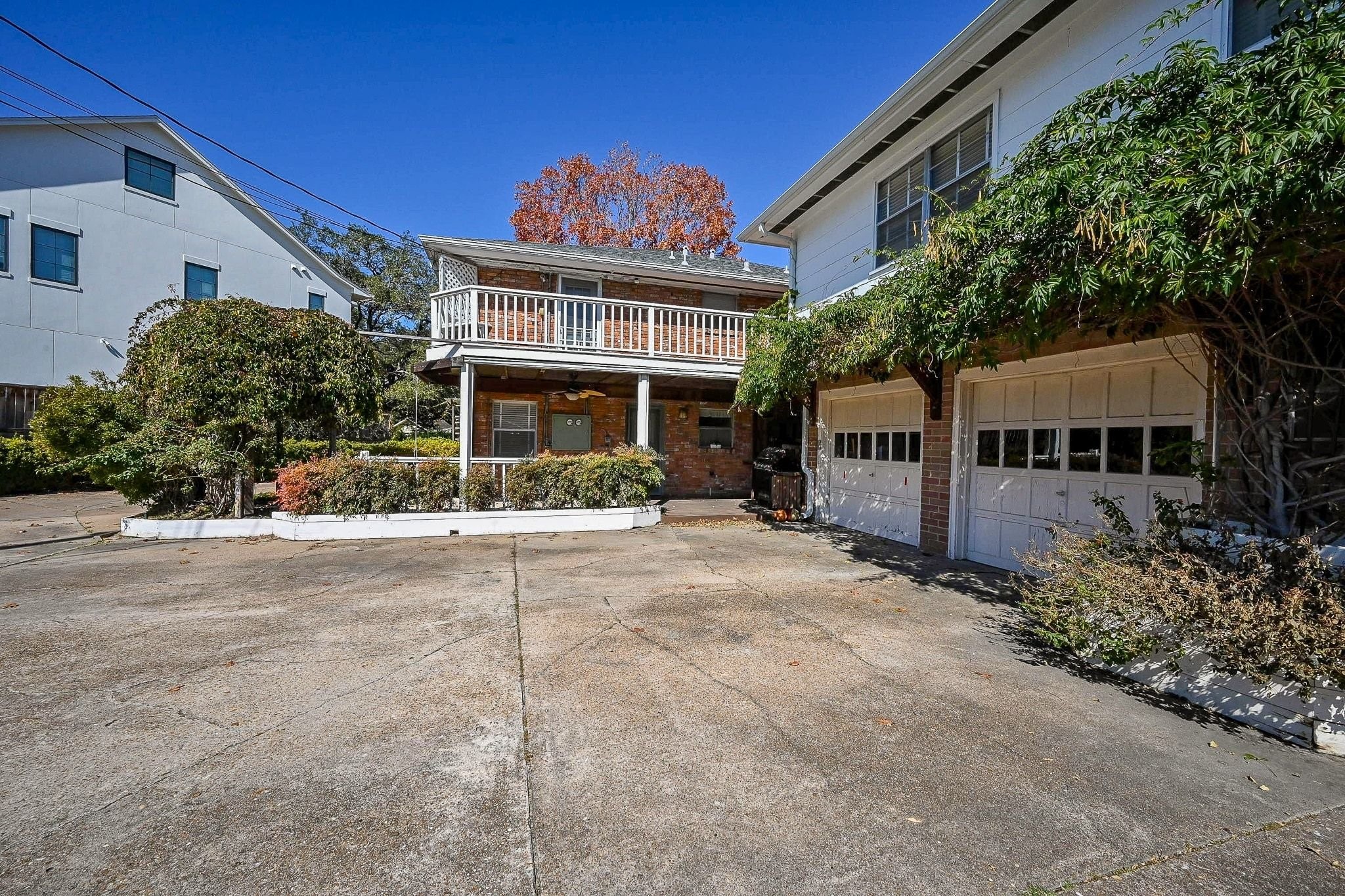 2821 Eastgrove Lane Property Photo 4