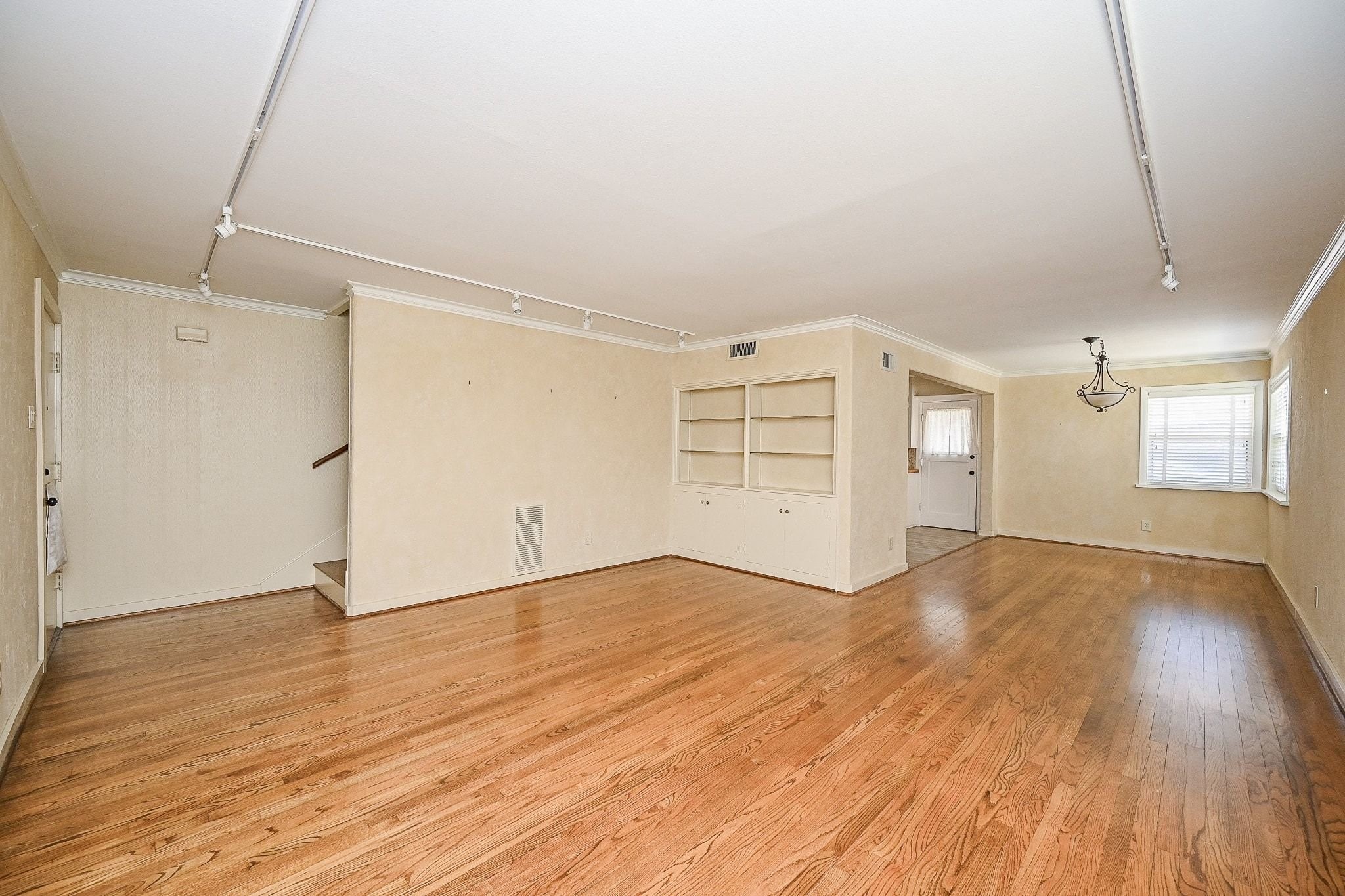 2821 Eastgrove Lane Property Photo 6
