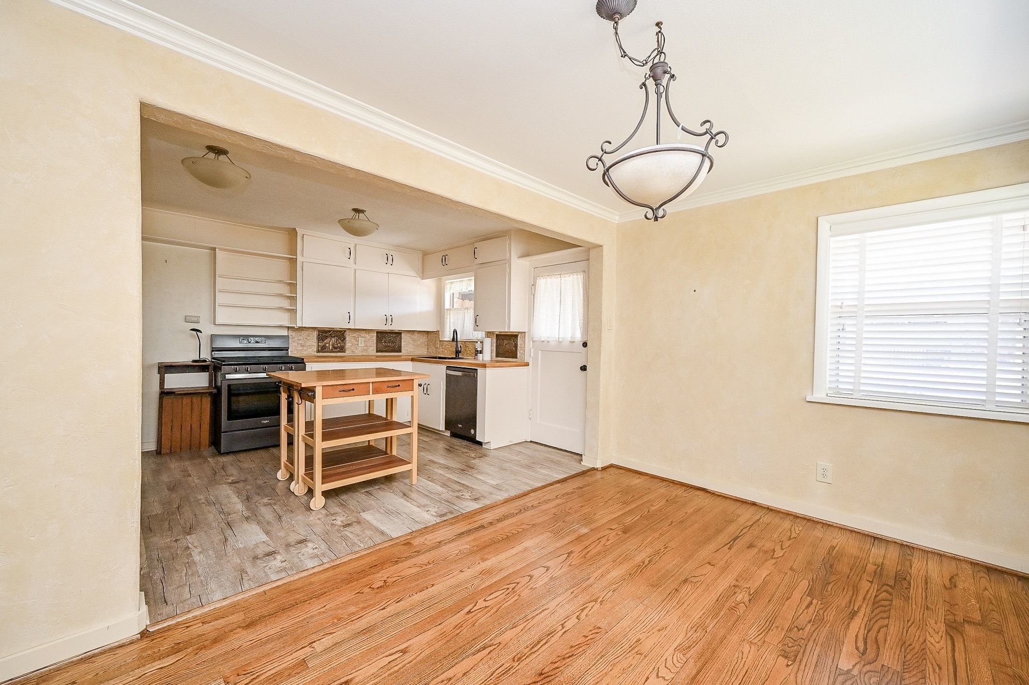 2821 Eastgrove Lane Property Photo 8