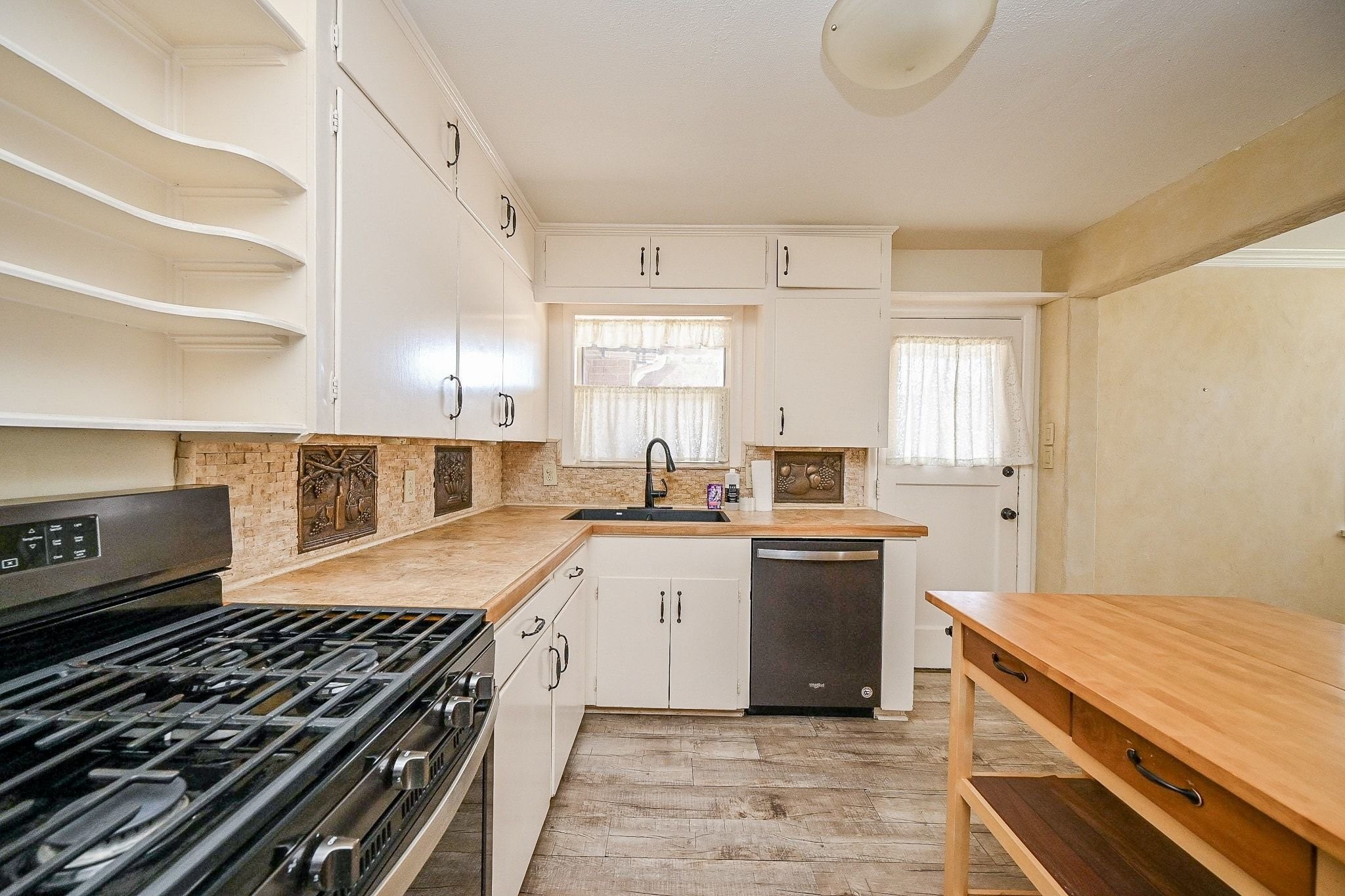 2821 Eastgrove Lane Property Photo 10